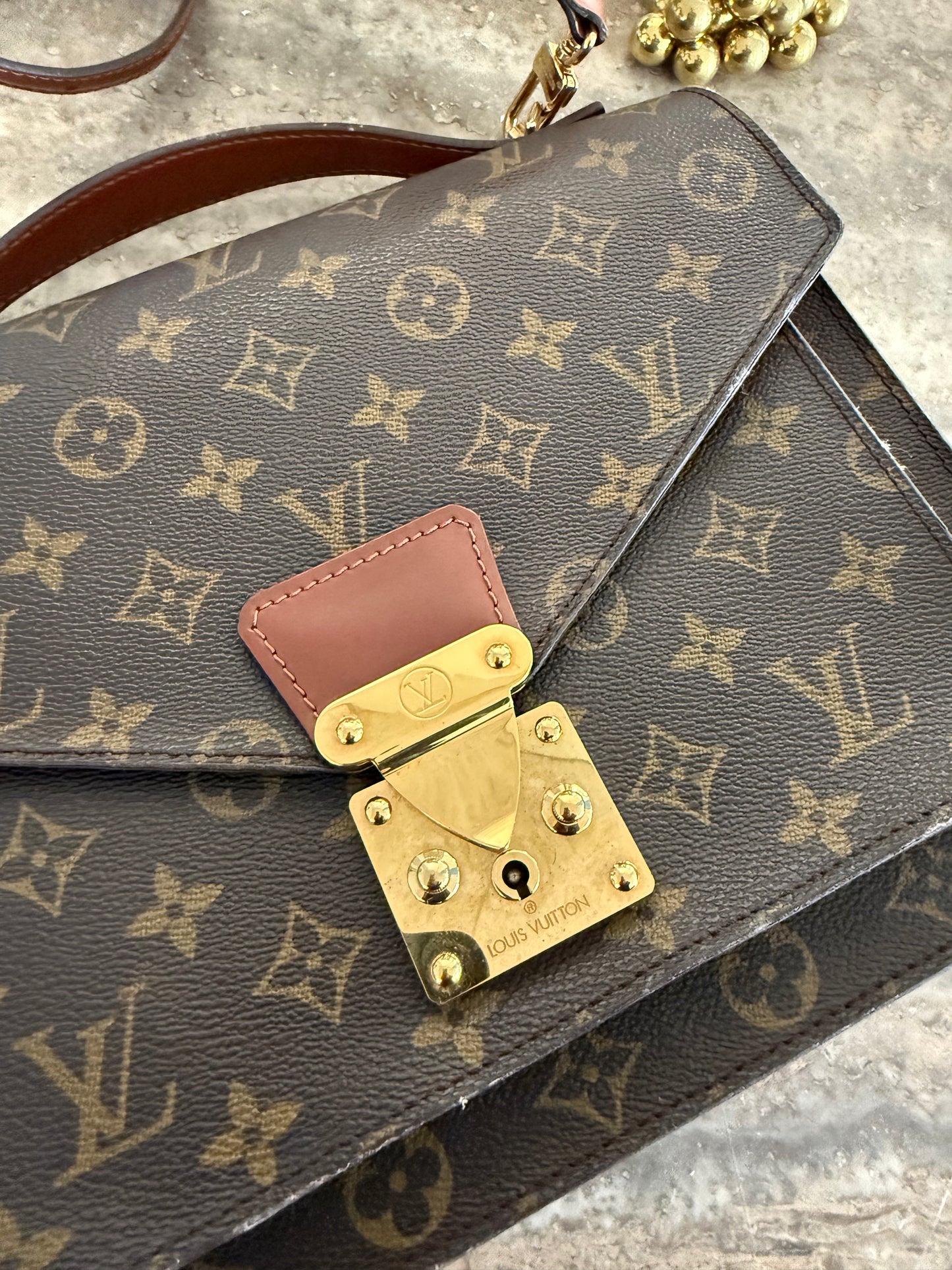 Louis Vuitton Monceau 28
