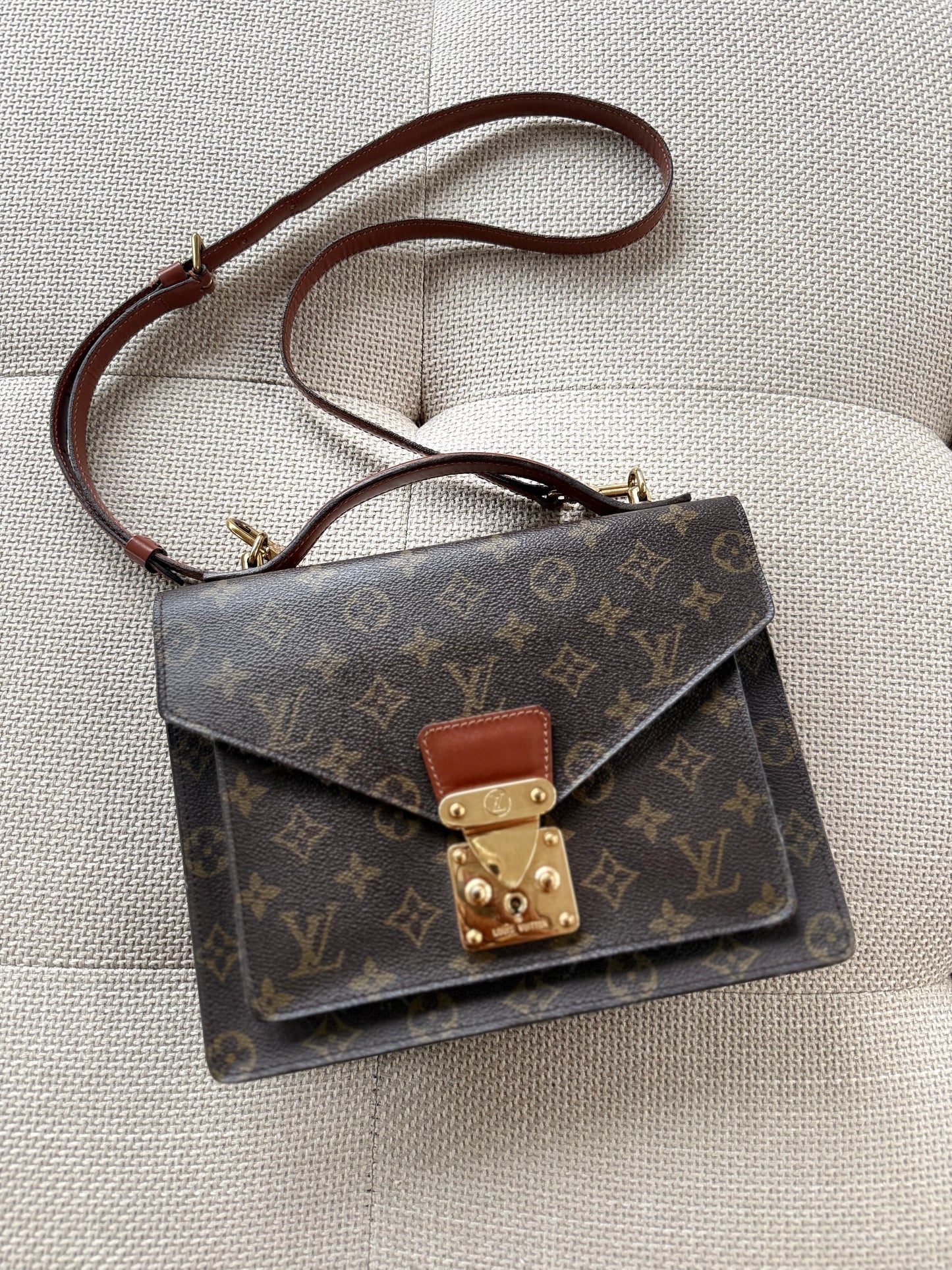 Louis Vuitton Monceau 26