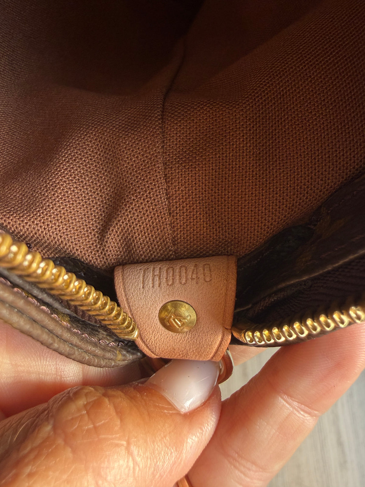 Louis Vuitton Cabas Mezzo