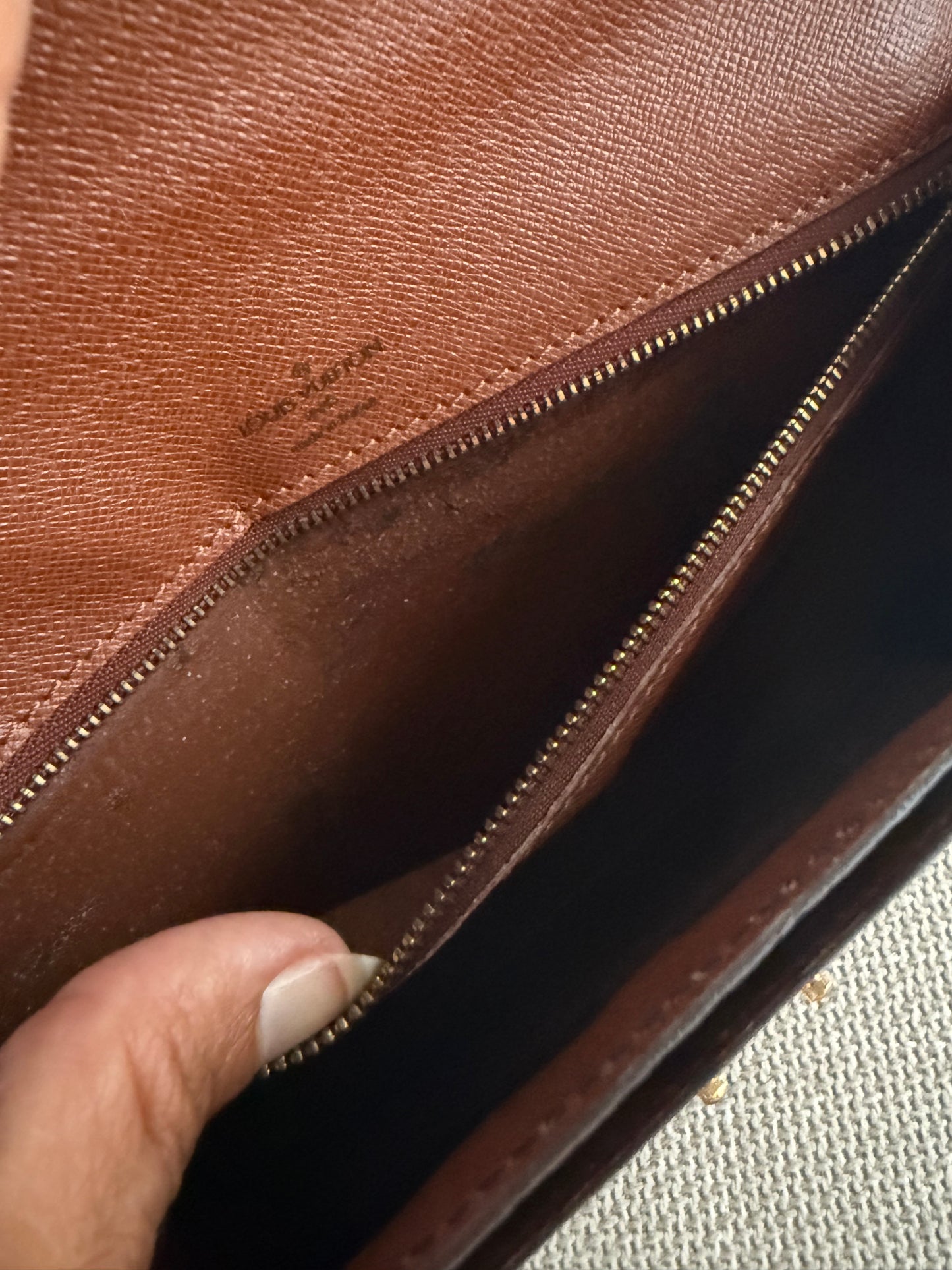 Louis Vuitton Monceau 26