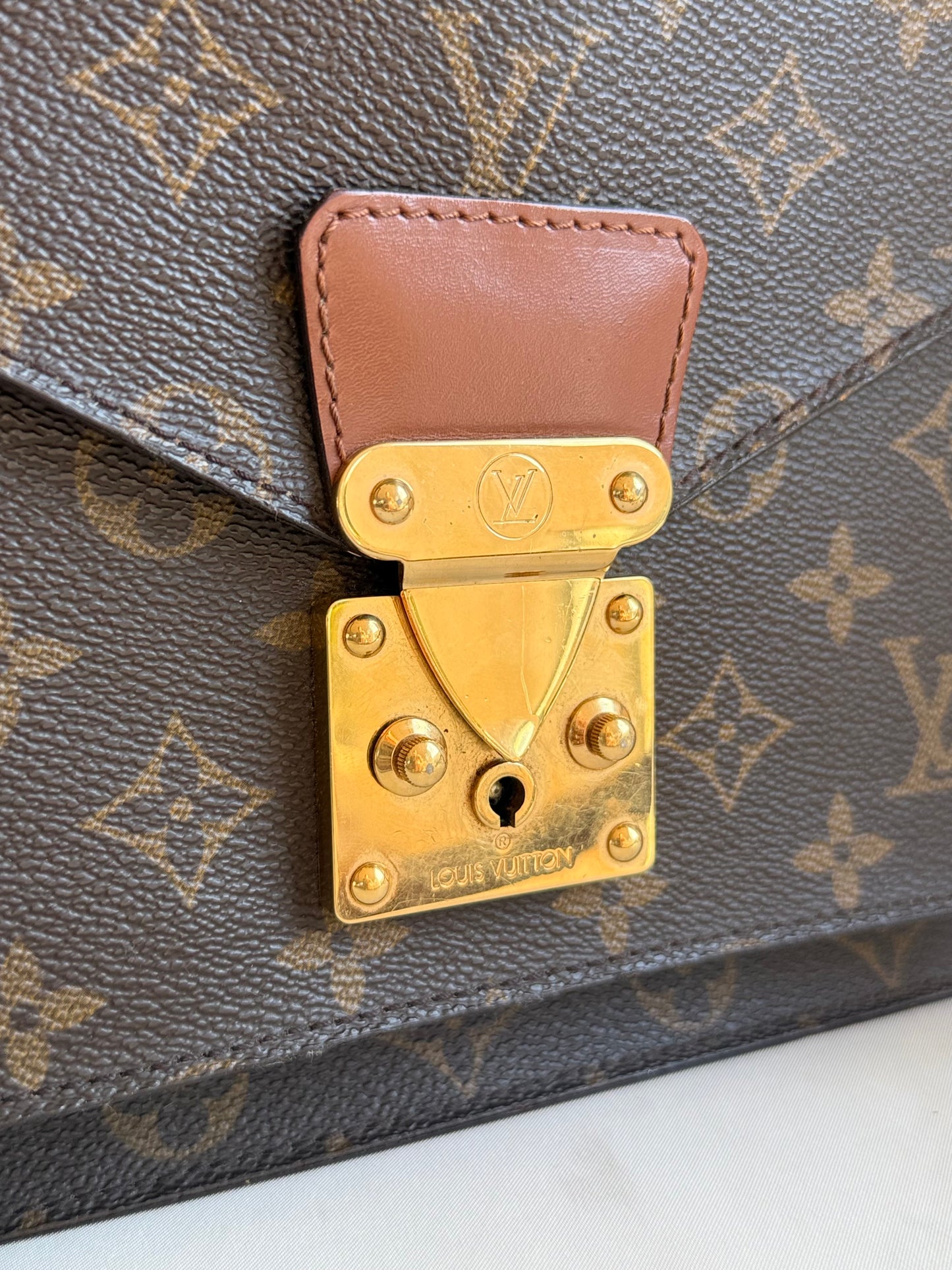 Louis Vuitton Monceau 28