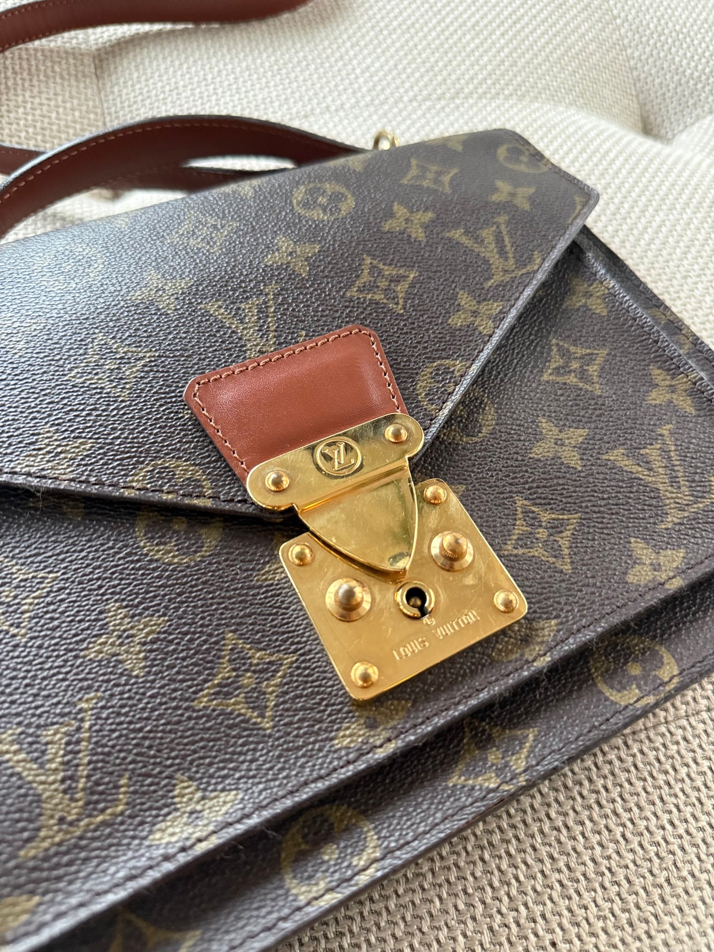 Louis Vuitton Monceau 26