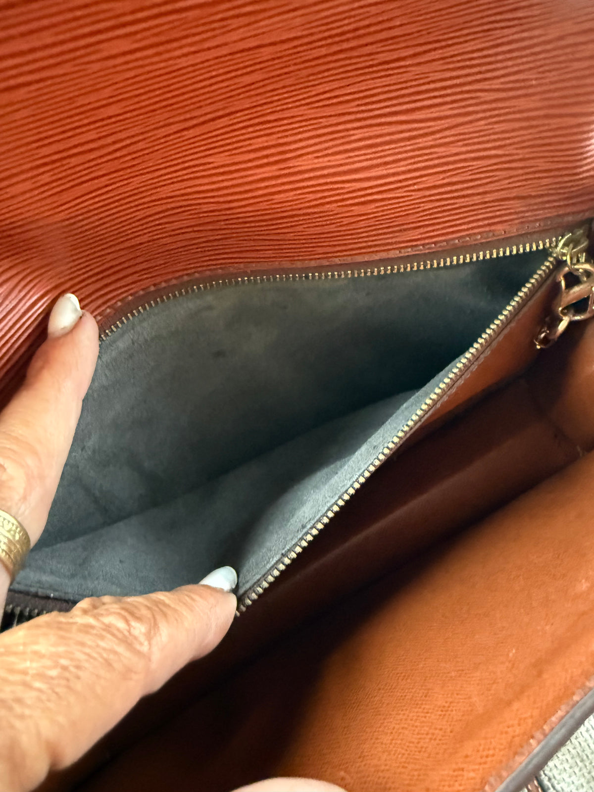 Louis Vuitton Dragonne Epi Clutch/crossbody bag