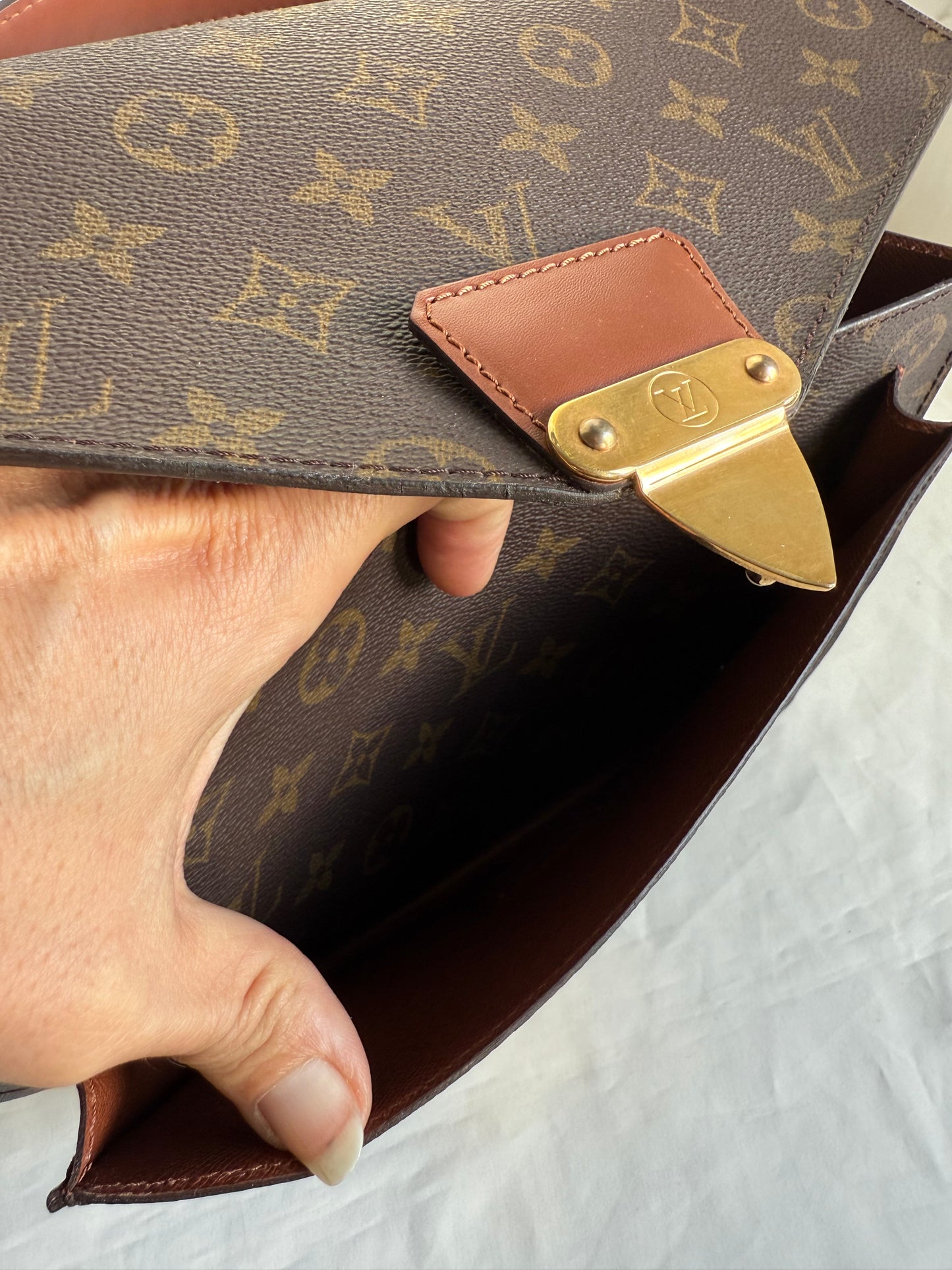 Louis Vuitton Monceau 28