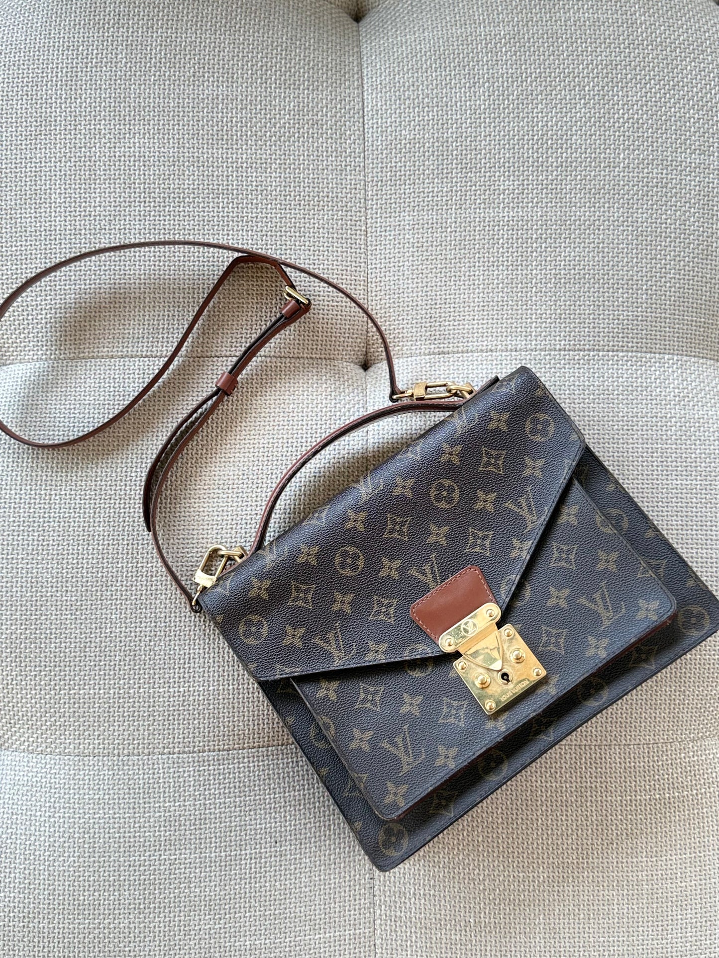 Louis Vuitton Monceau 28