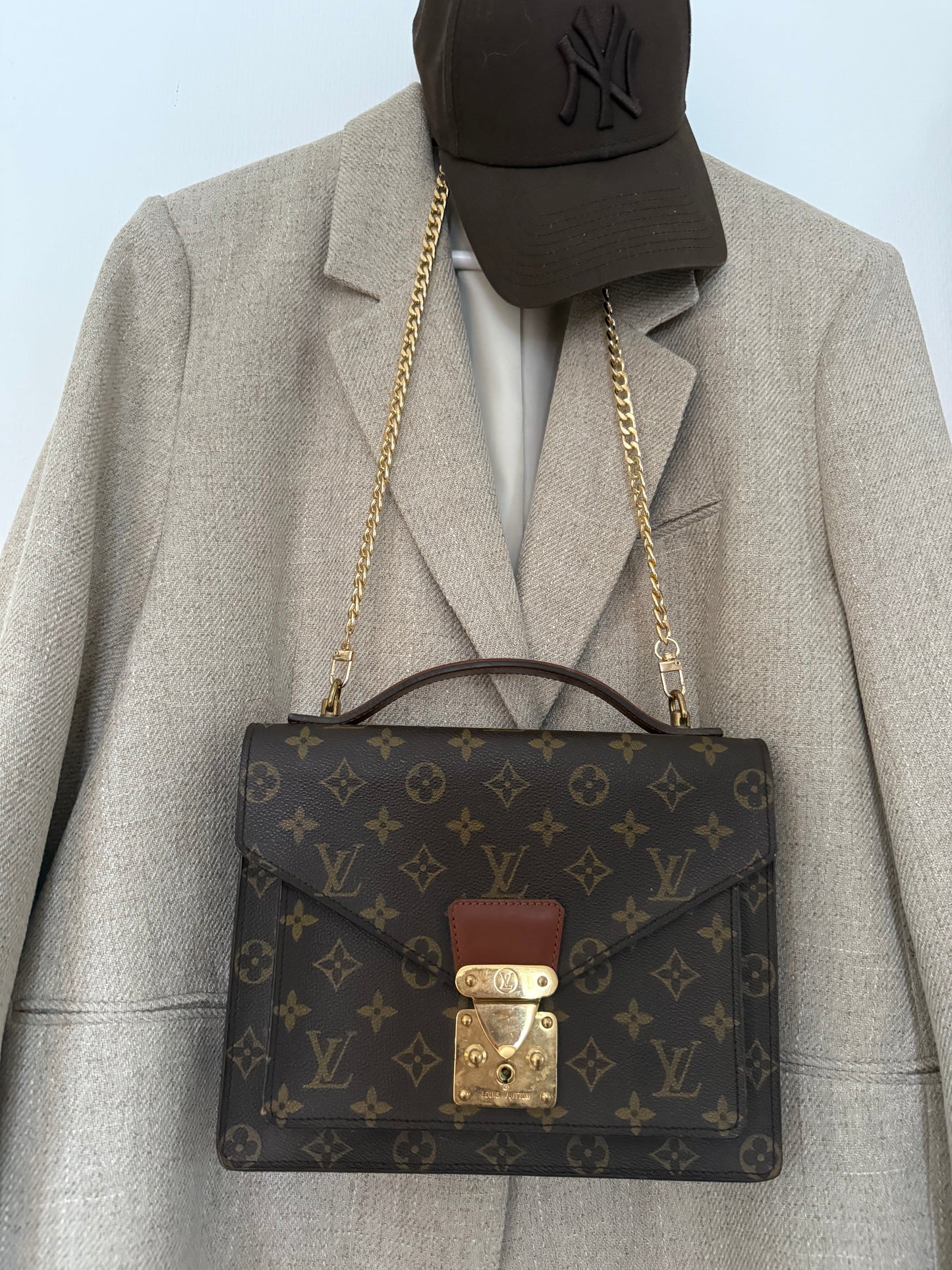 Louis Vuitton Monceau 26