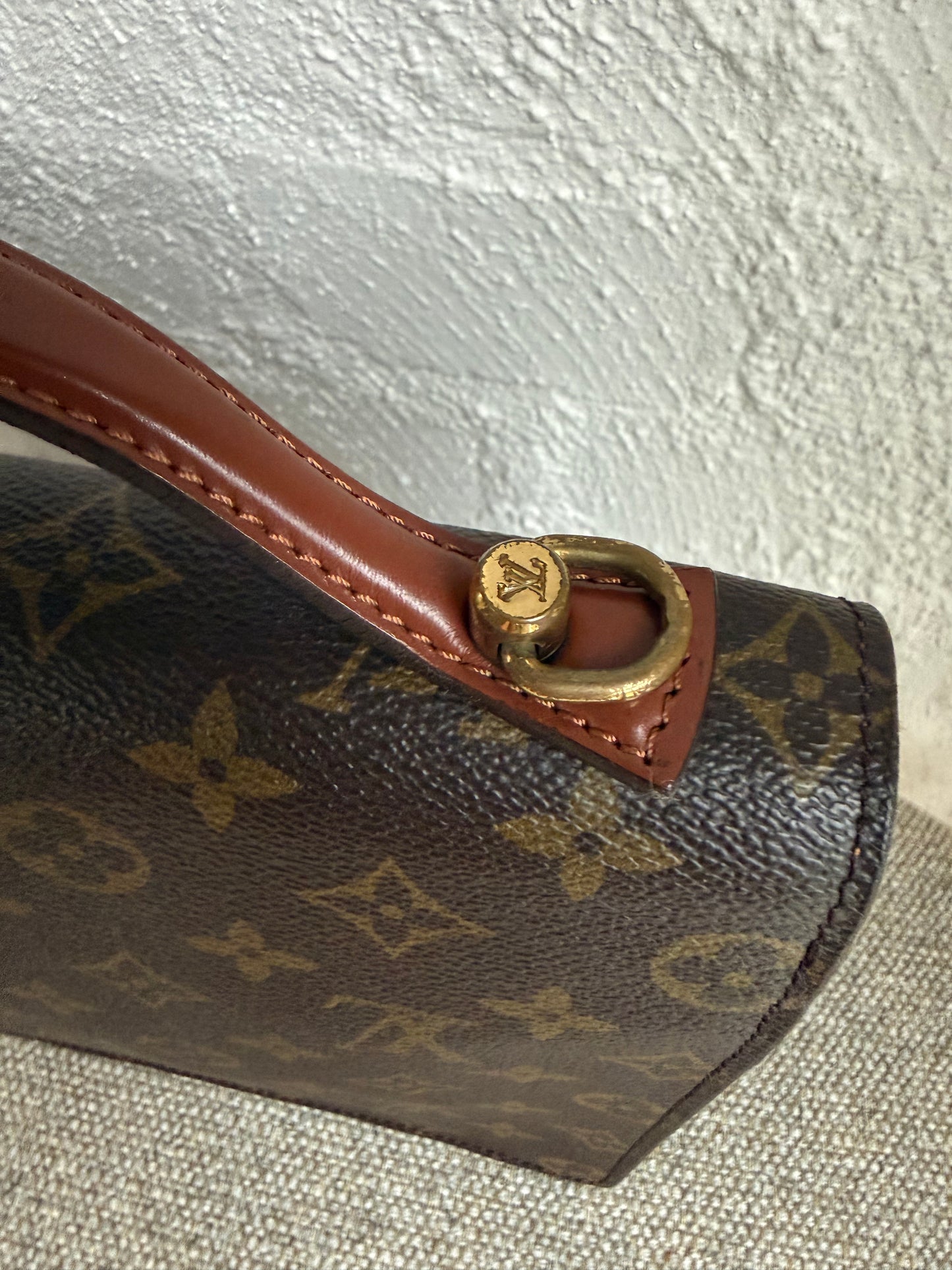 Louis Vuitton Monceau 26