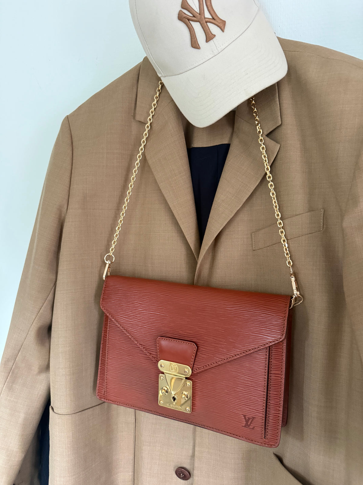 Louis Vuitton Dragonne Epi Clutch/crossbody bag