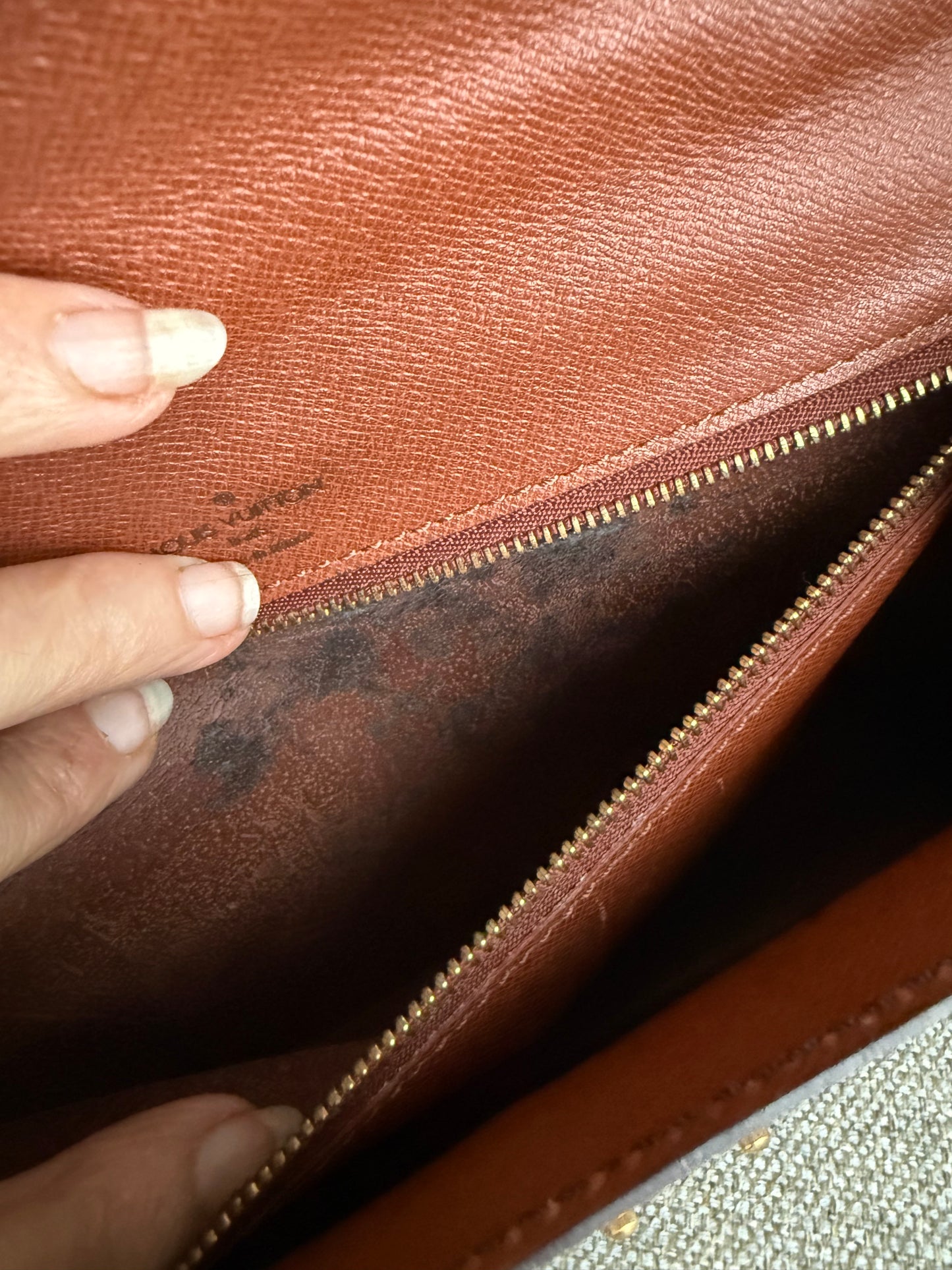 Louis Vuitton Monceau 26