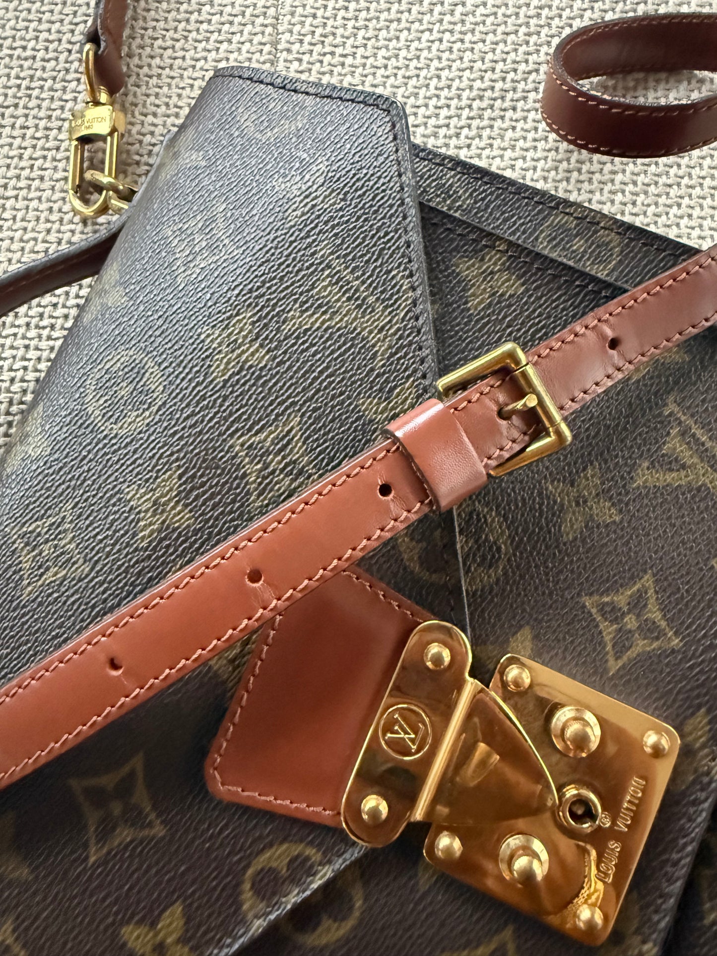 Louis Vuitton Monceau 26