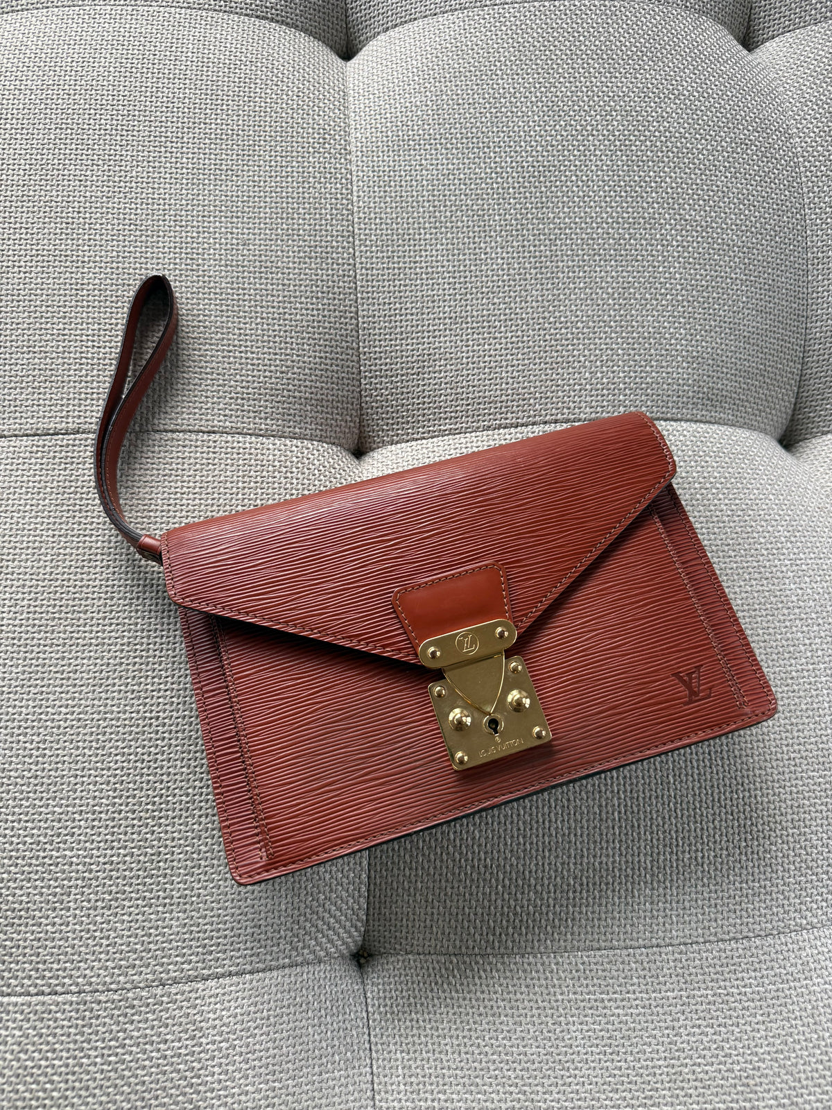Louis Vuitton Dragonne Epi Clutch/crossbody bag