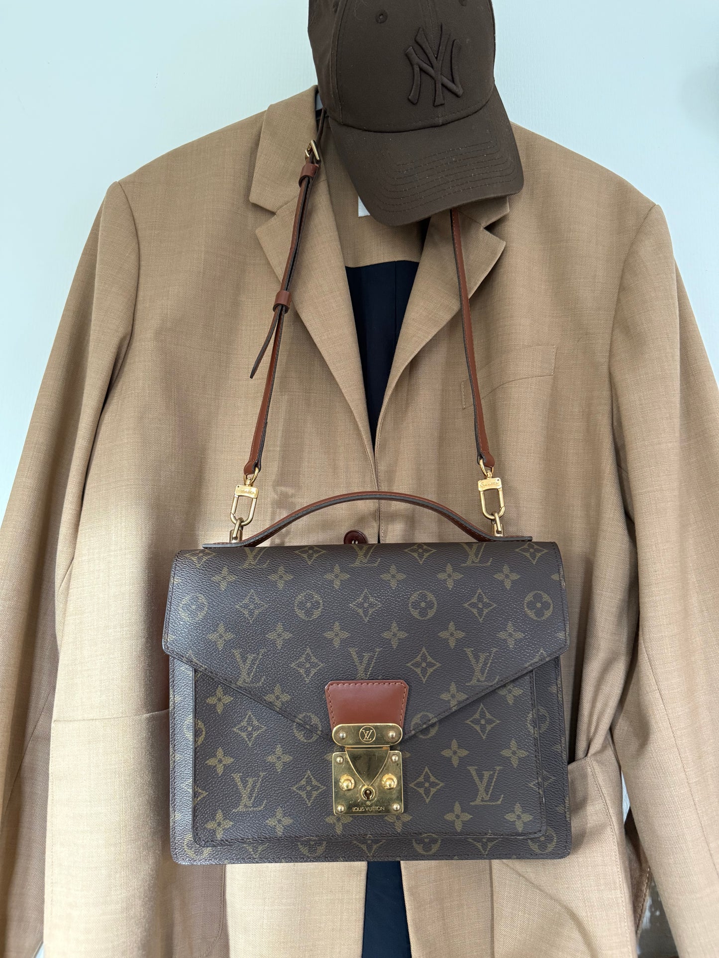 Louis Vuitton Monceau 28