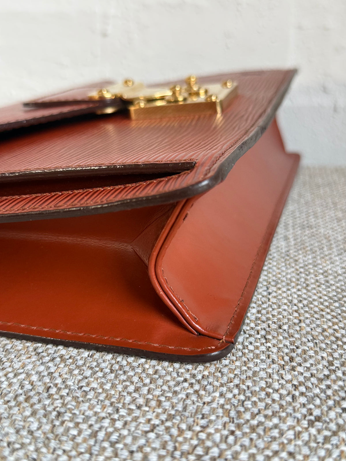 Louis Vuitton Dragonne Epi Clutch/crossbody bag