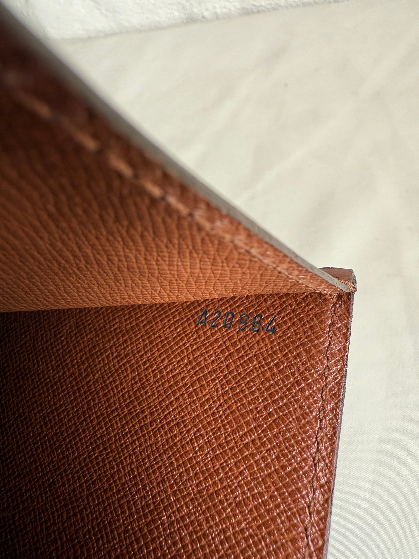 Louis Vuitton Monceau 28