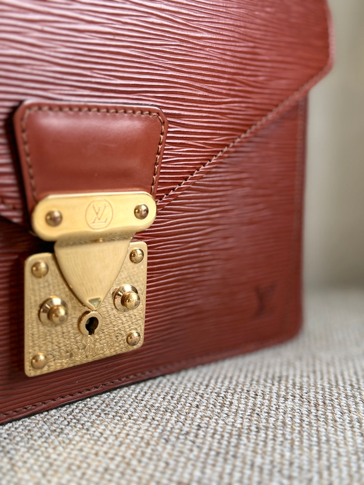 Louis Vuitton Dragonne Epi Clutch/crossbody bag