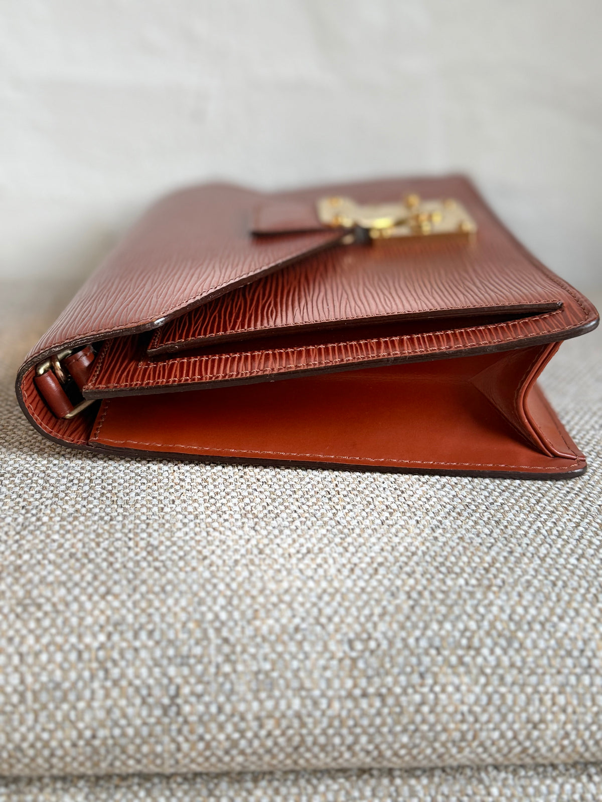 Louis Vuitton Dragonne Epi Clutch/crossbody bag