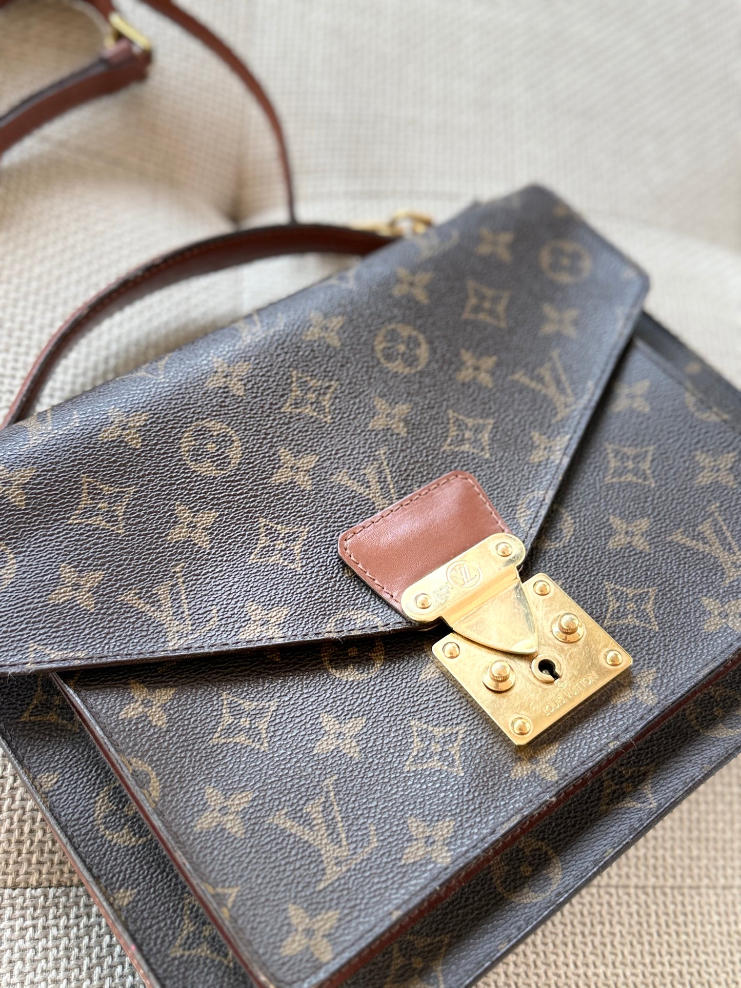 Louis Vuitton Monceau 28