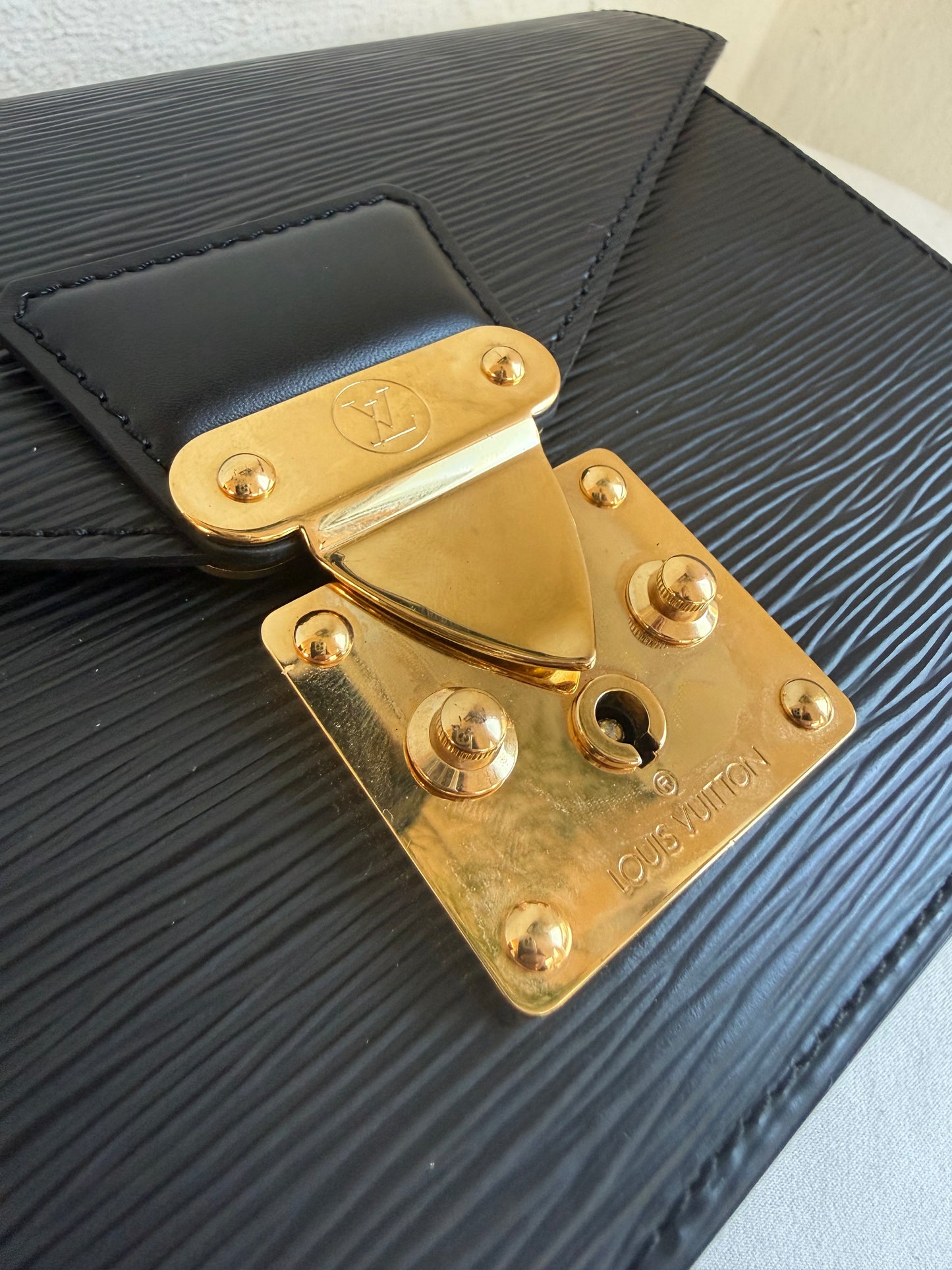 Louis Vuitton Epi Dragonne wrist/shoulder bag