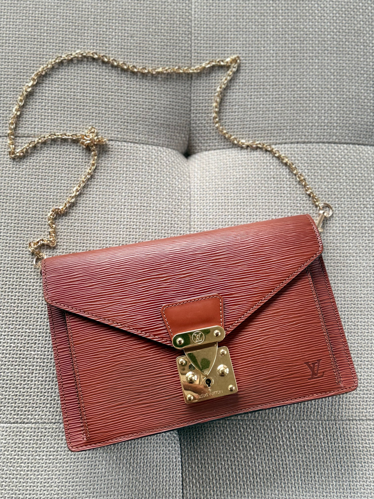 Louis Vuitton Dragonne Epi Clutch/crossbody bag
