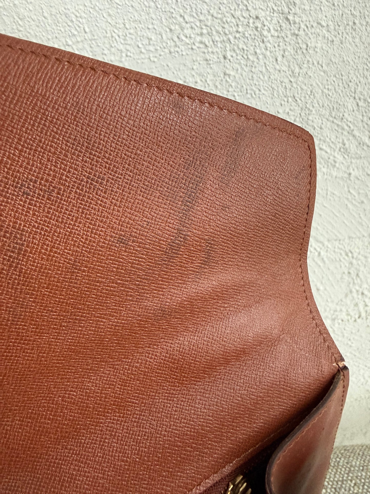 Louis Vuitton Monceau 26