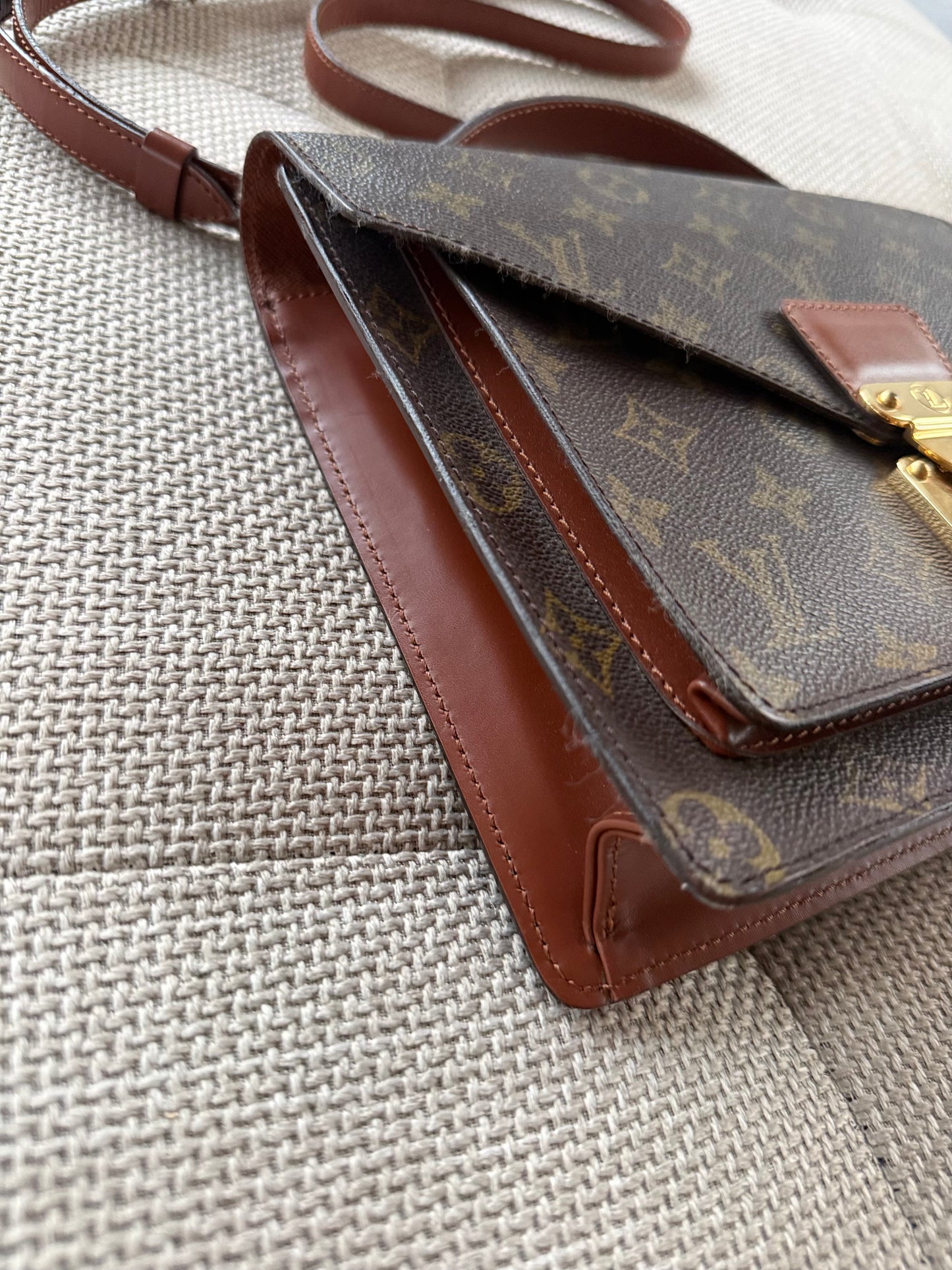 Louis Vuitton Monceau 26