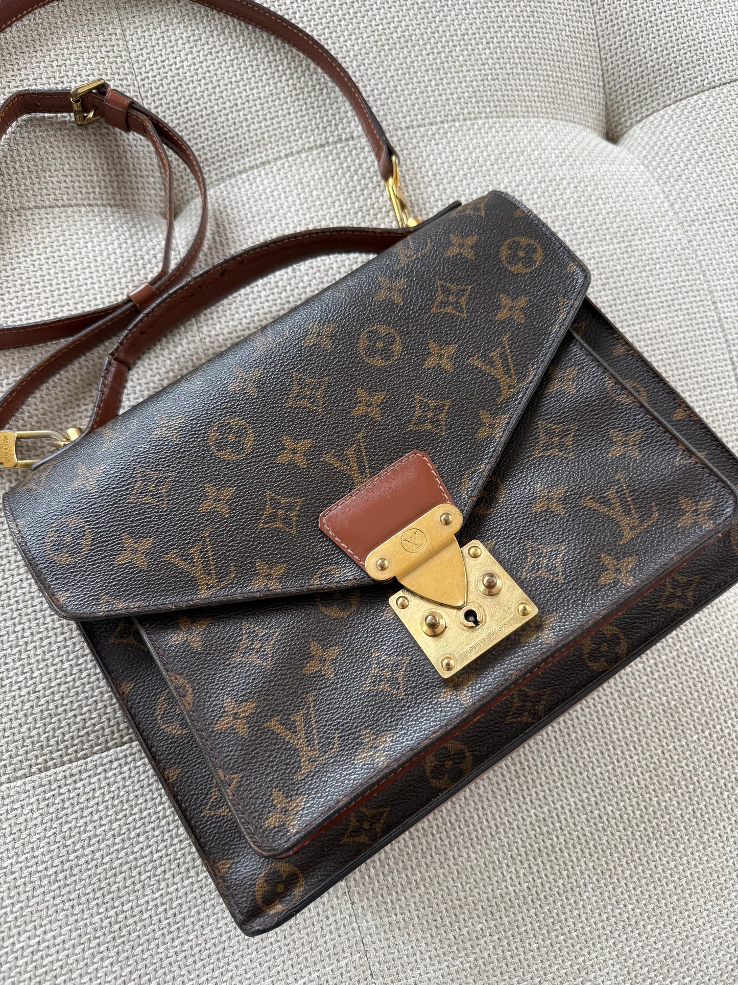 Louis Vuitton Monceau 28
