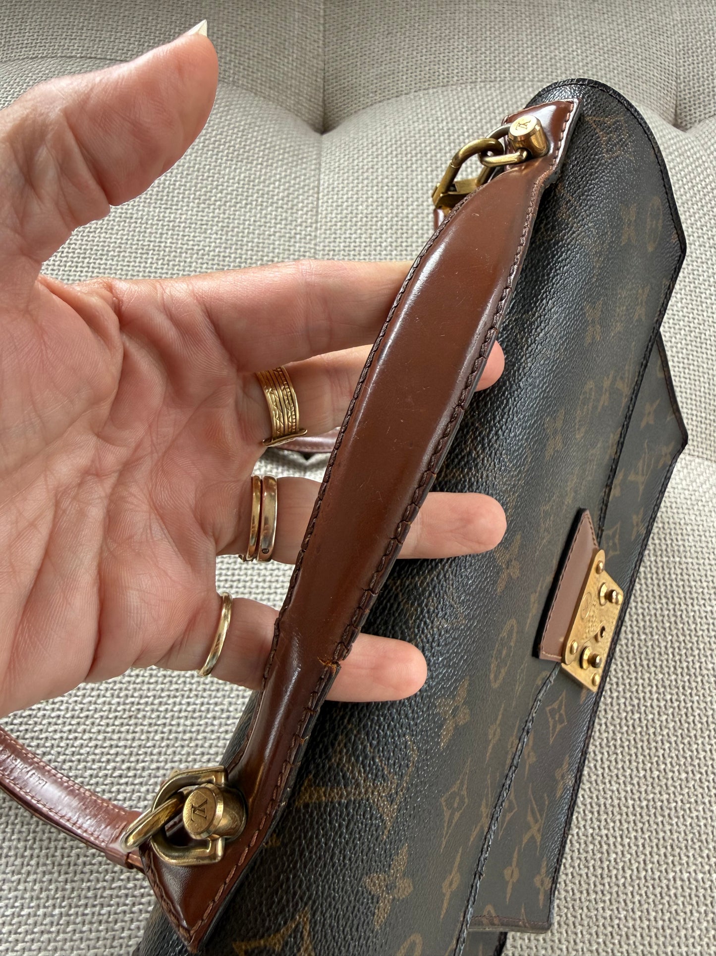 Louis Vuitton Monceau 28
