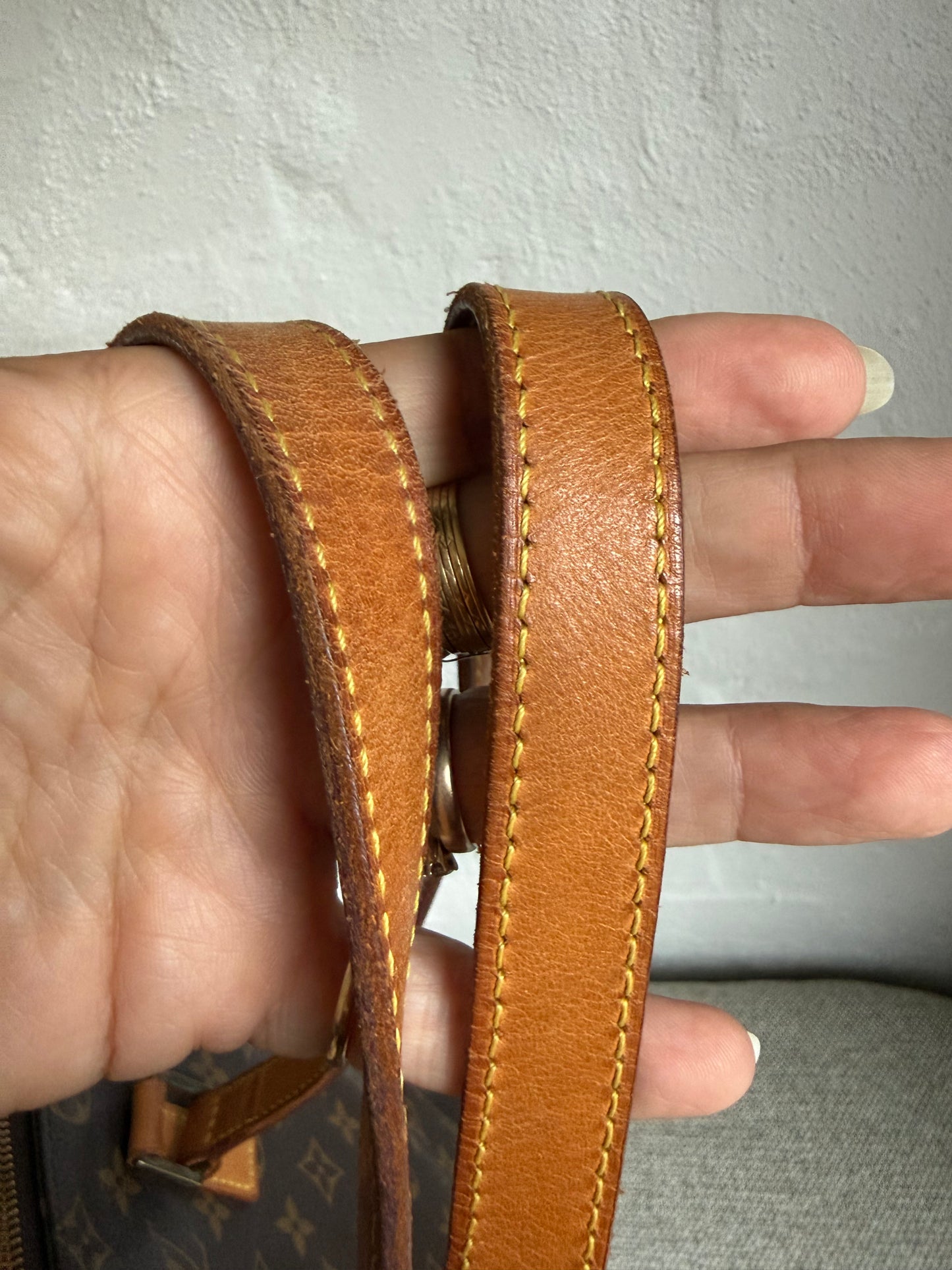 Louis Vuitton Cabas Mezzo