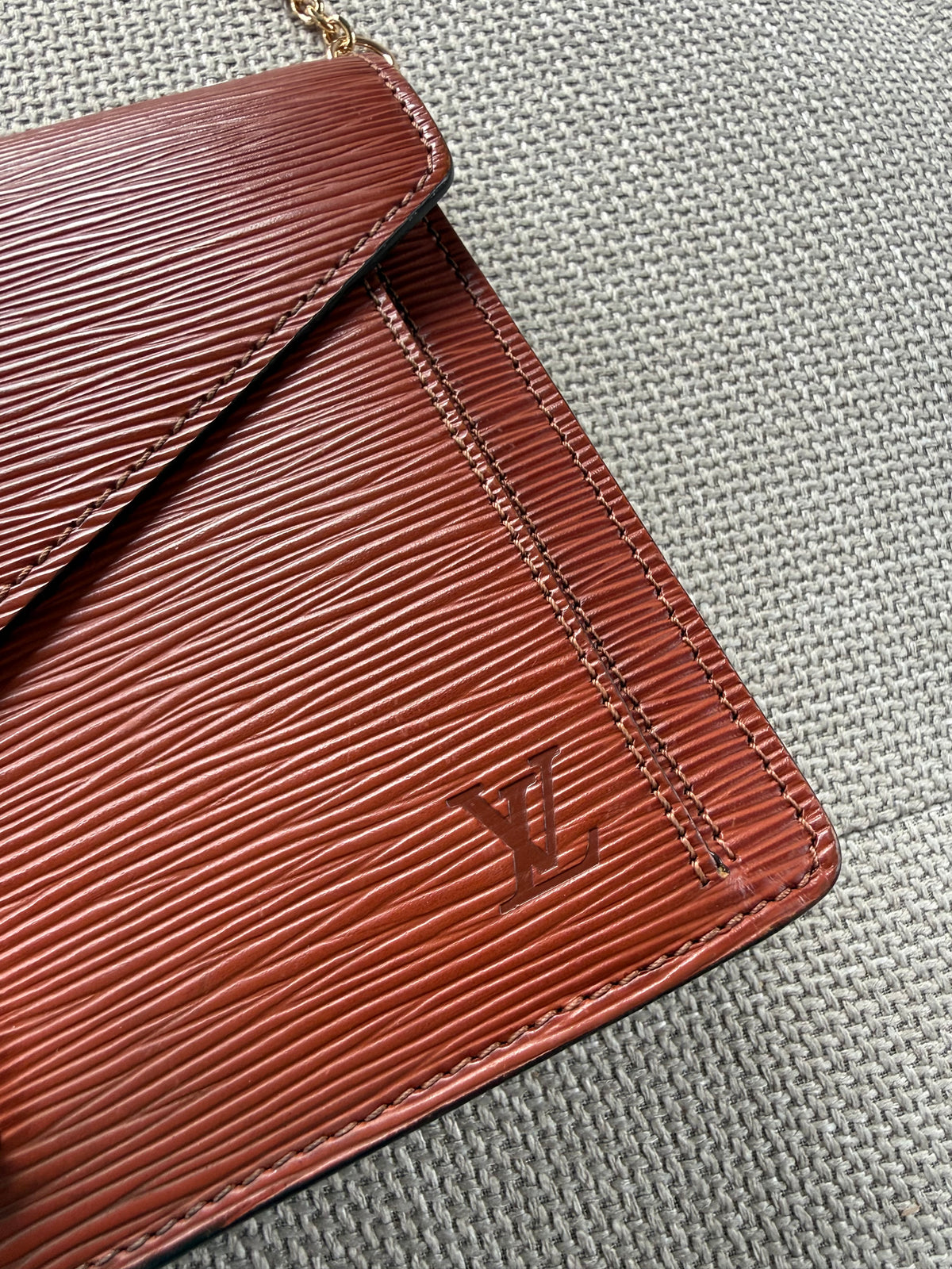 Louis Vuitton Dragonne Epi Clutch/crossbody bag