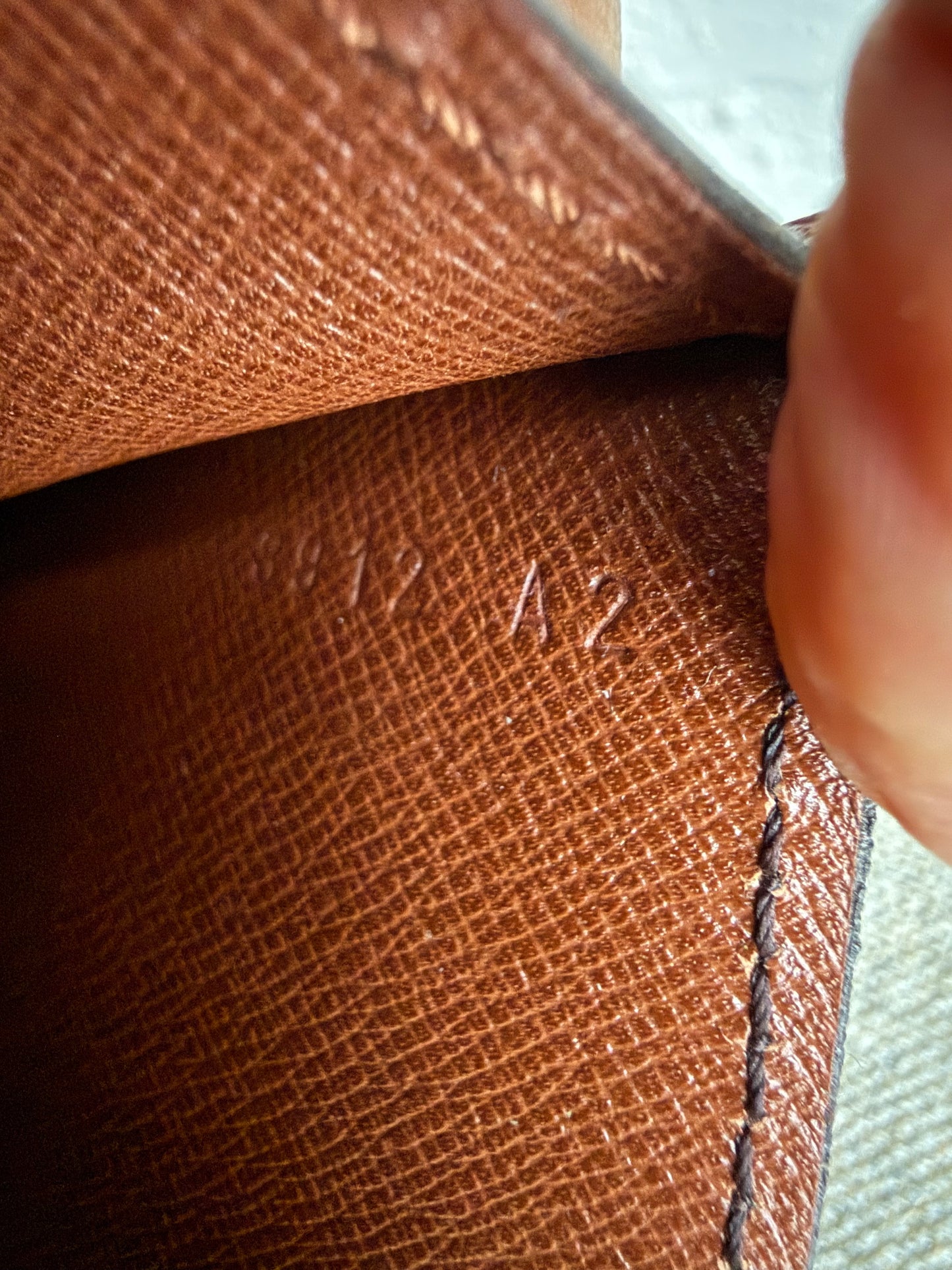 Louis Vuitton Monceau 26