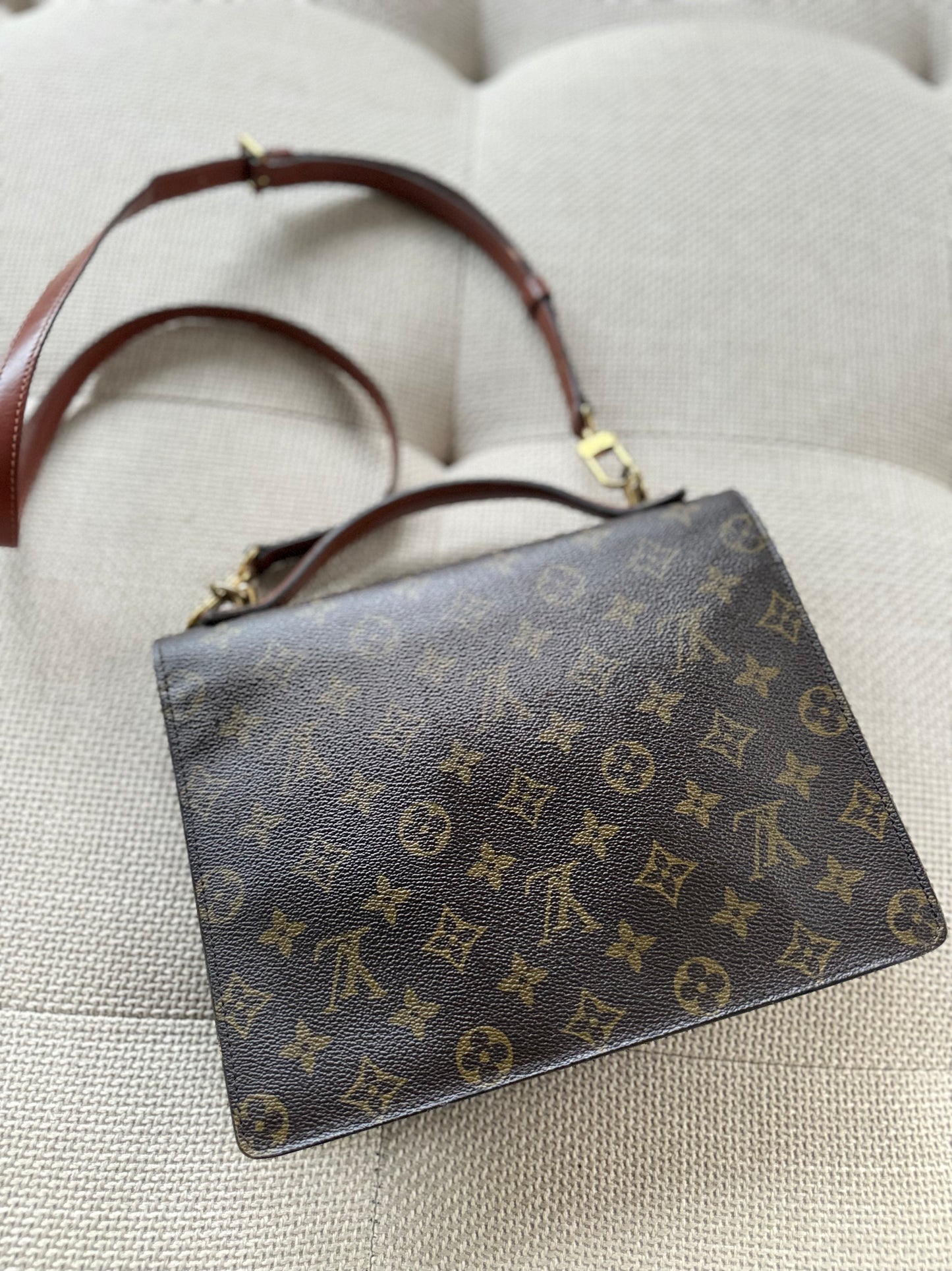 Louis Vuitton Monceau 26