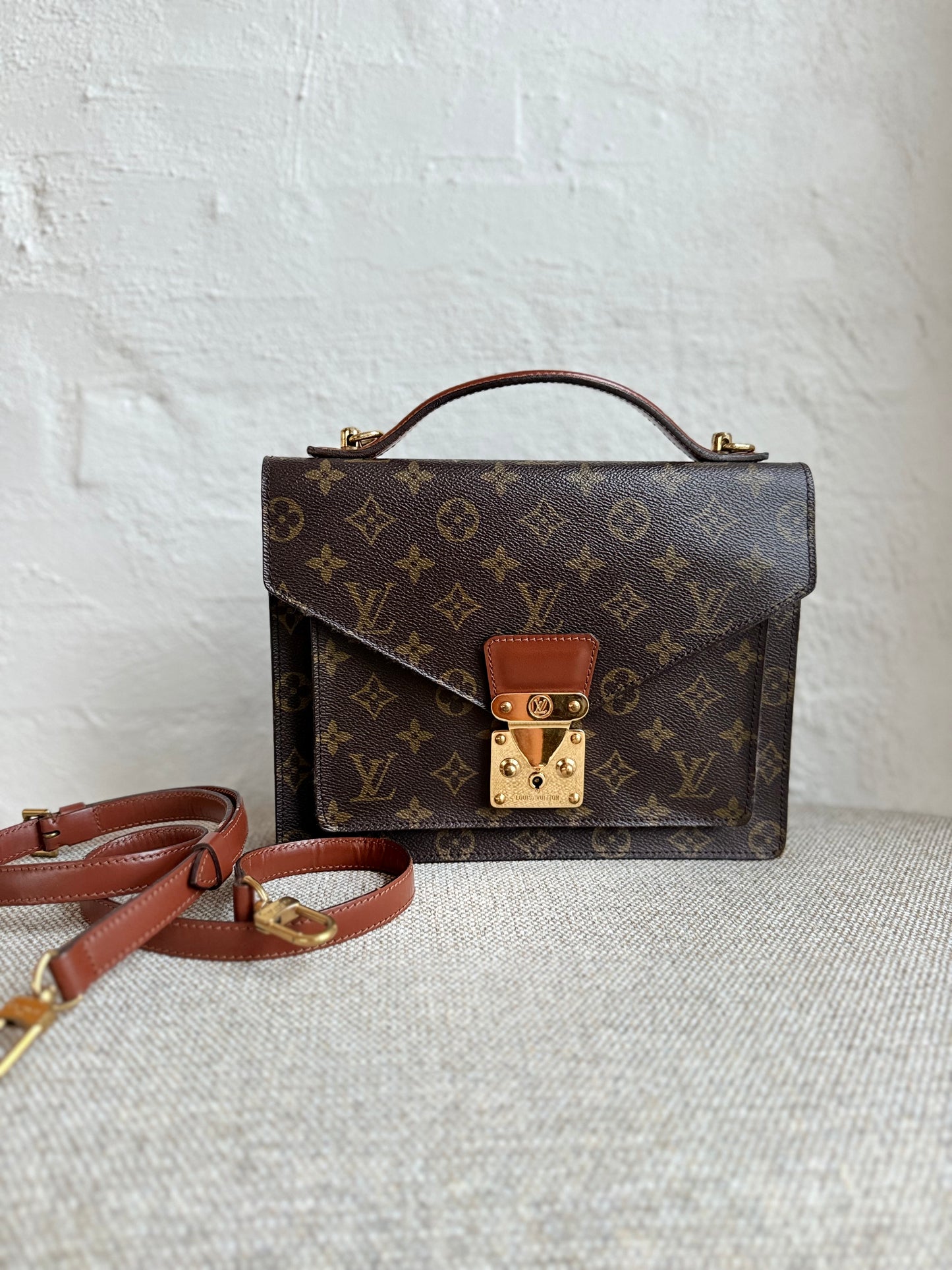 Louis Vuitton Monceau 26
