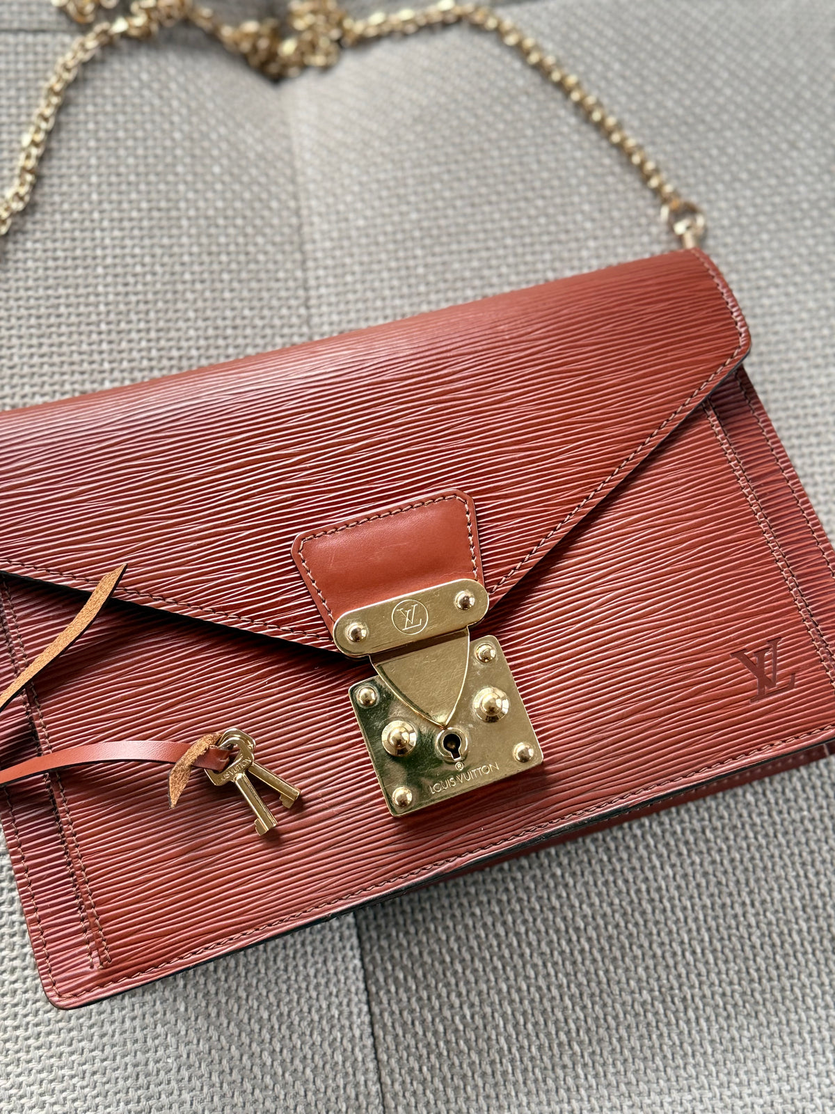 Louis Vuitton Dragonne Epi Clutch/crossbody bag