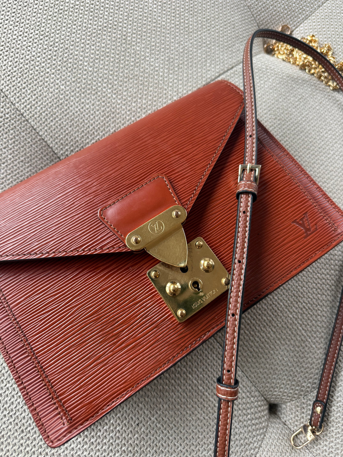 Louis Vuitton Dragonne Epi Clutch/crossbody bag