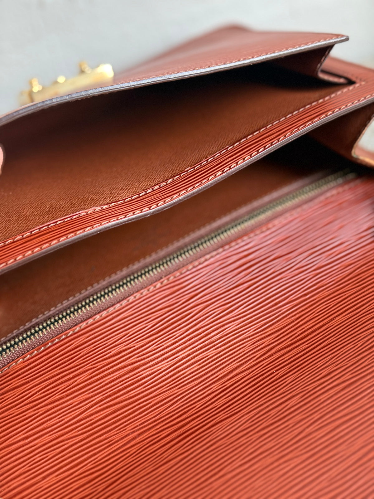 Louis Vuitton Dragonne Epi Clutch/crossbody bag