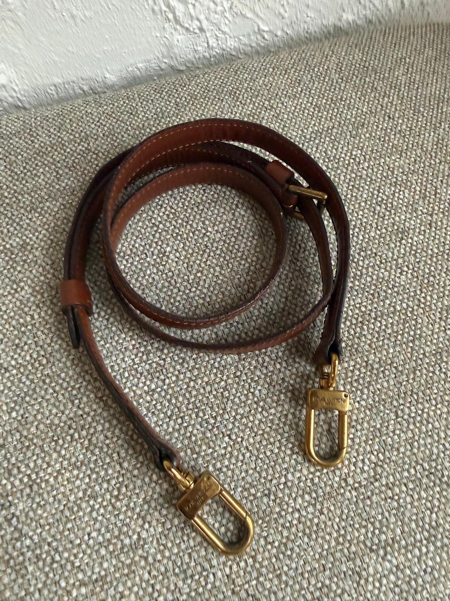 Louis Vuitton Monceau 26
