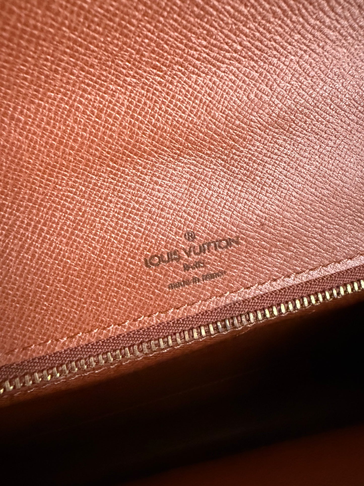 Louis Vuitton Monceau 26