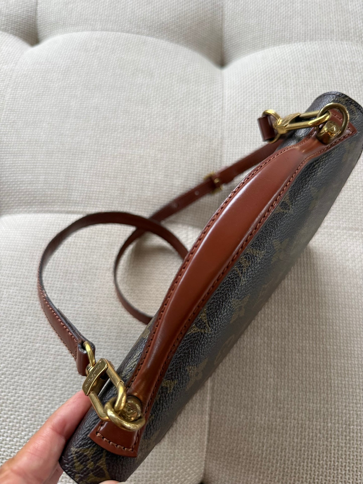 Louis Vuitton Monceau 26