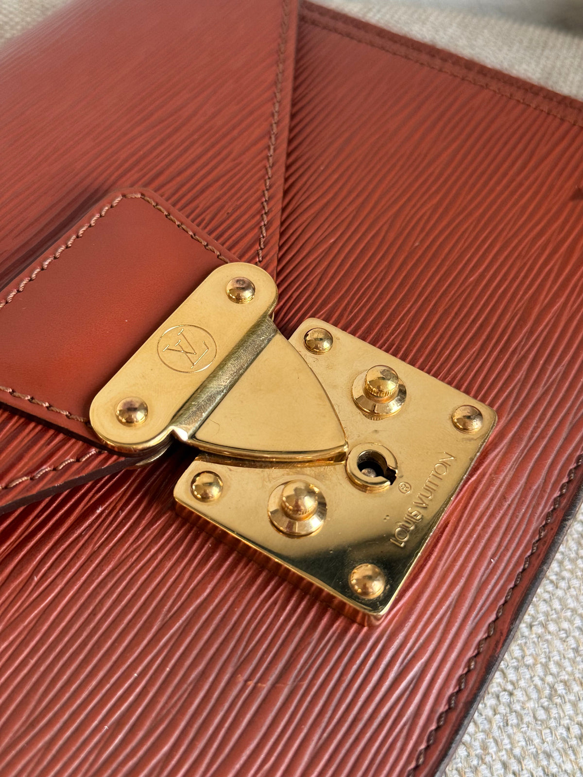 Louis Vuitton Dragonne Epi Clutch/crossbody bag