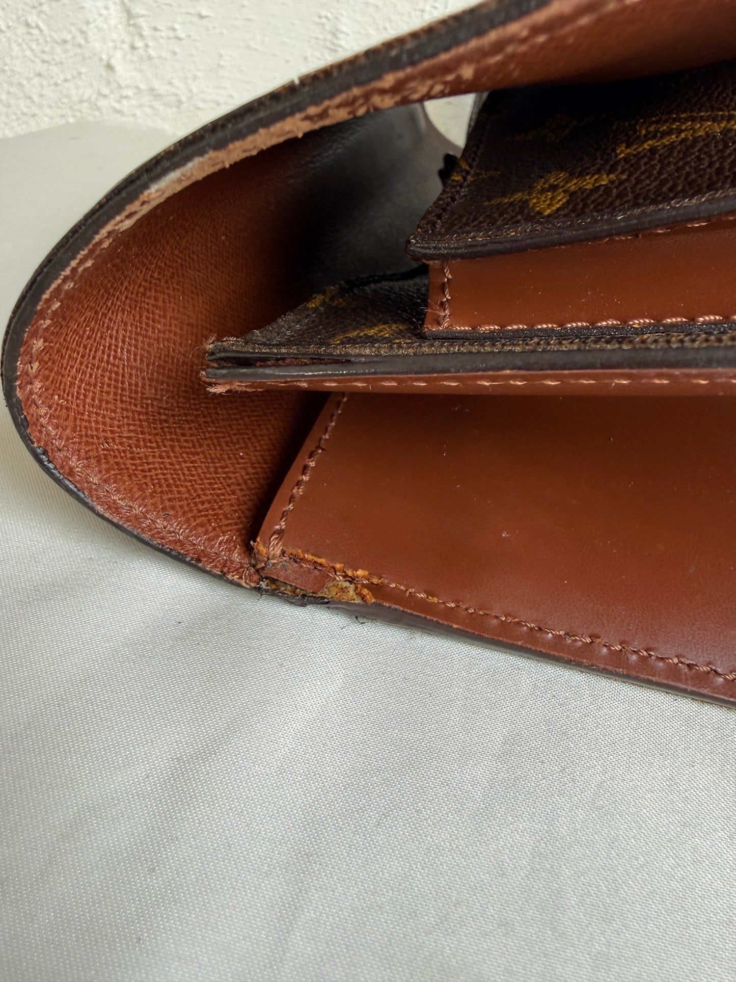 Louis Vuitton Monceau 28