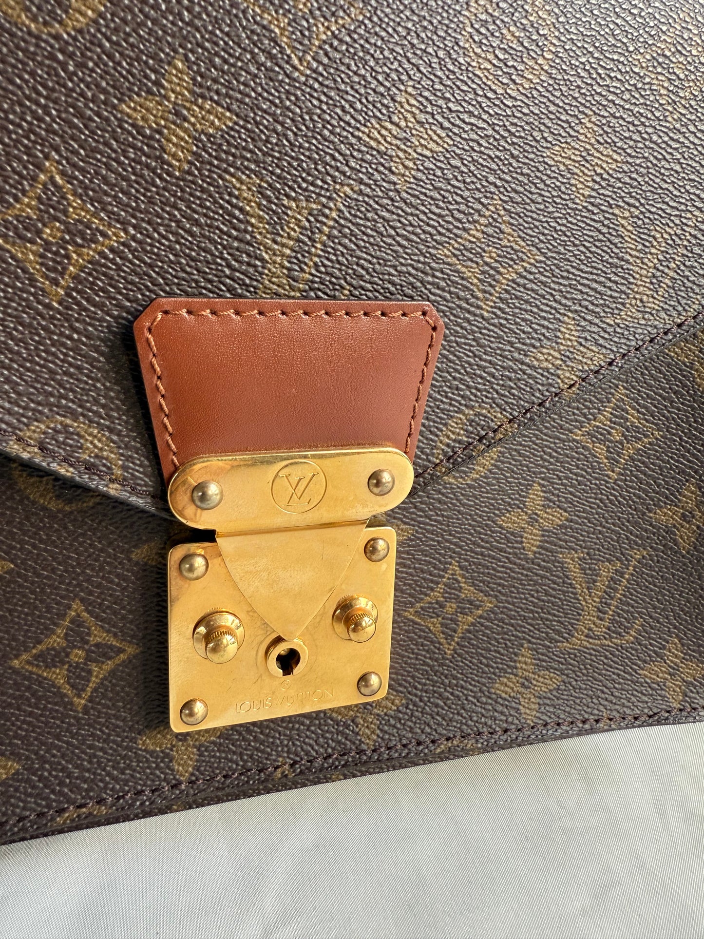 Louis Vuitton Monceau 28