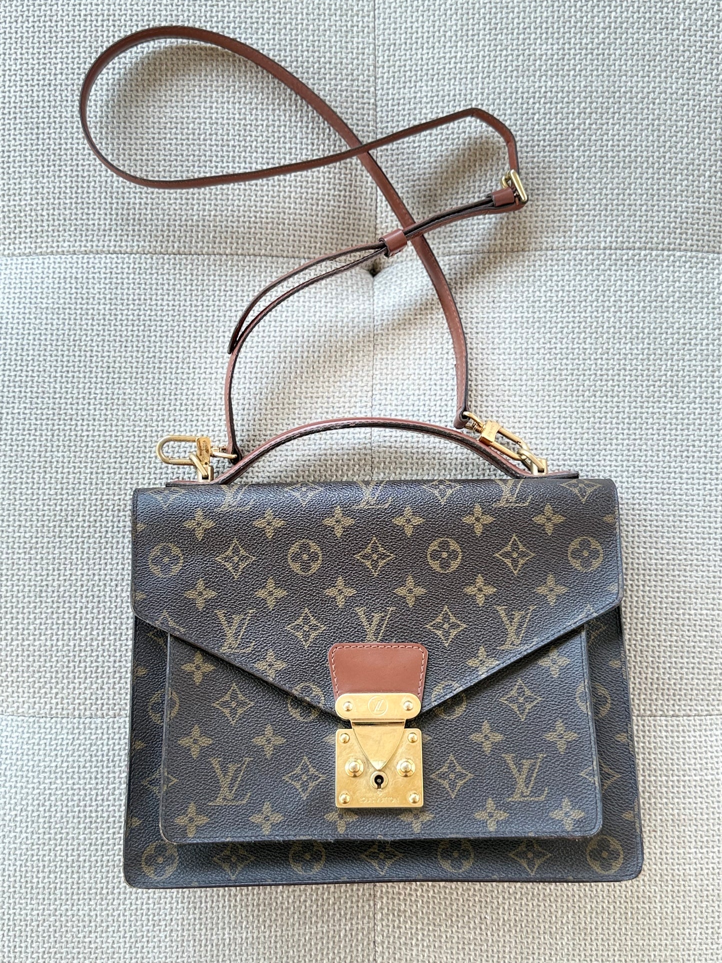 Louis Vuitton Monceau 28