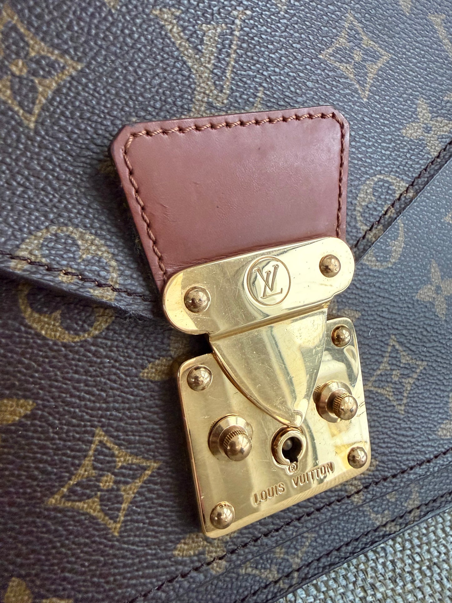 Louis Vuitton Monceau 26
