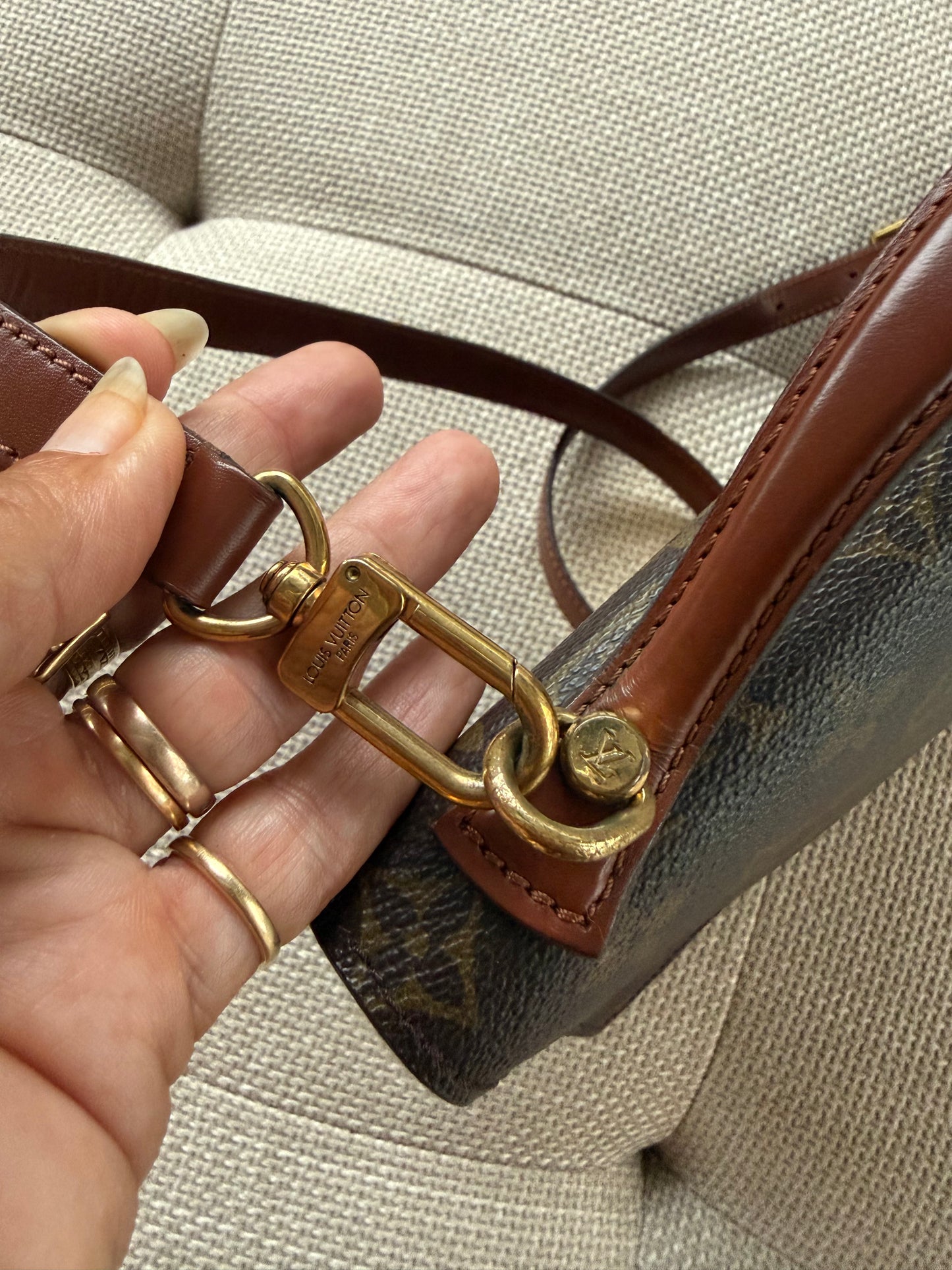 Louis Vuitton Monceau 26