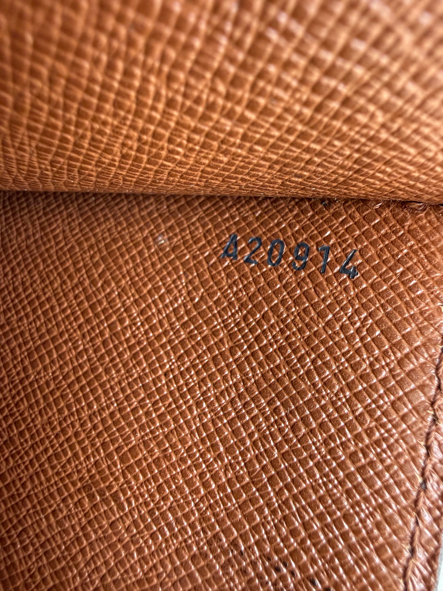 Louis Vuitton Monceau 28