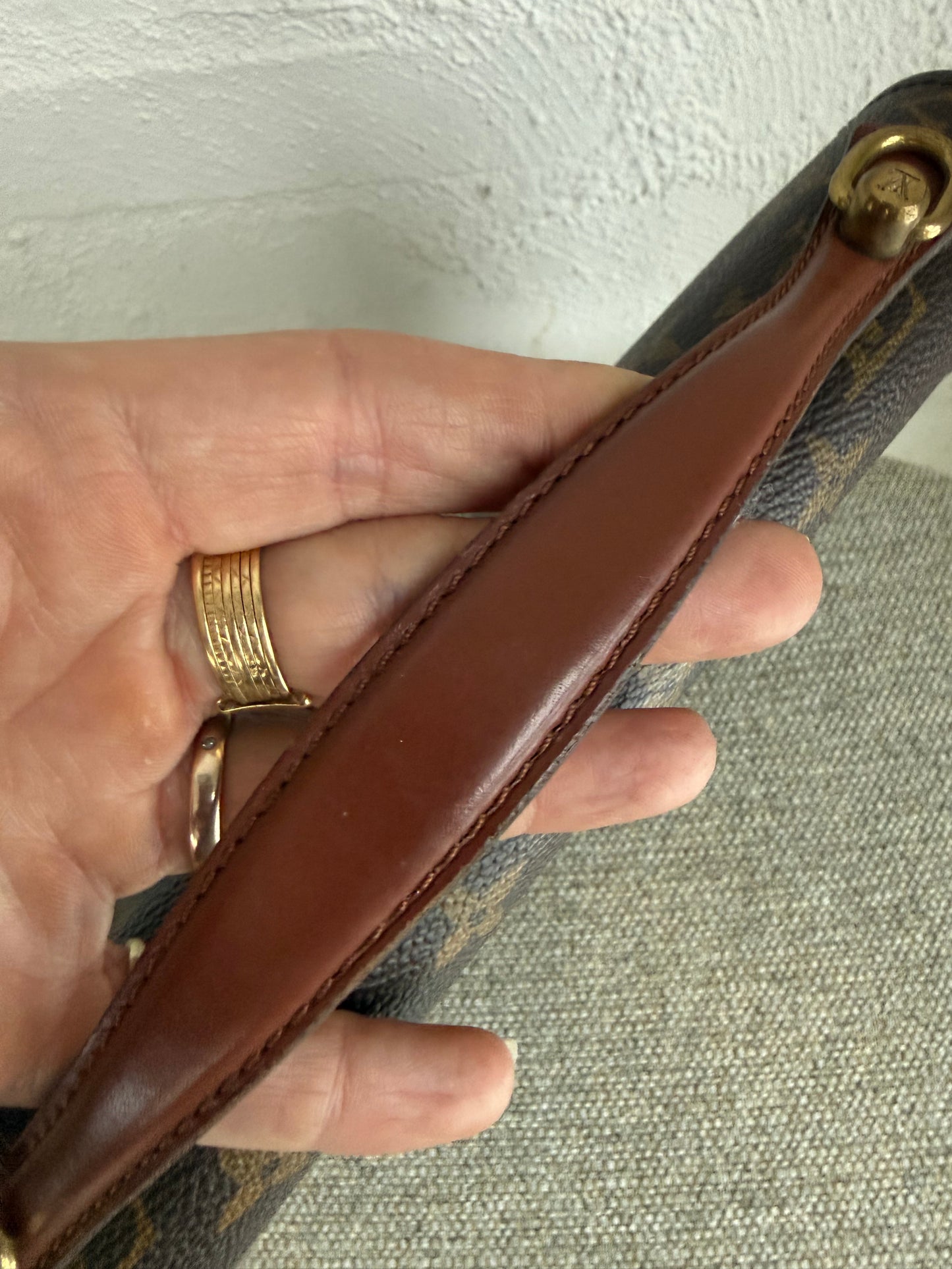 Louis Vuitton Monceau 26