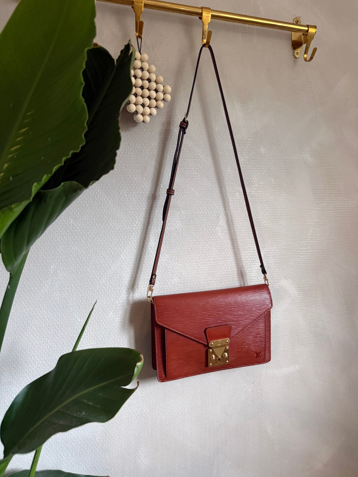 Louis Vuitton Dragonne Epi Clutch/crossbody bag