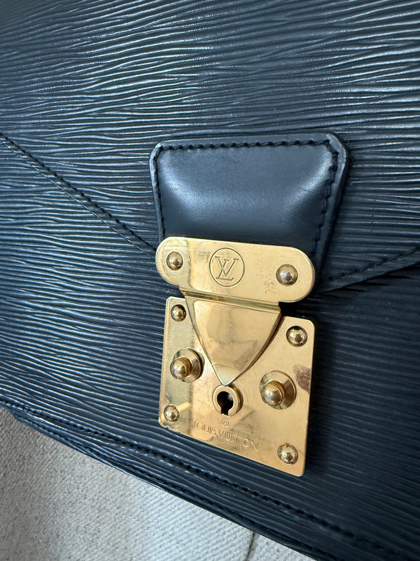 Louis Vuitton Monceau 28