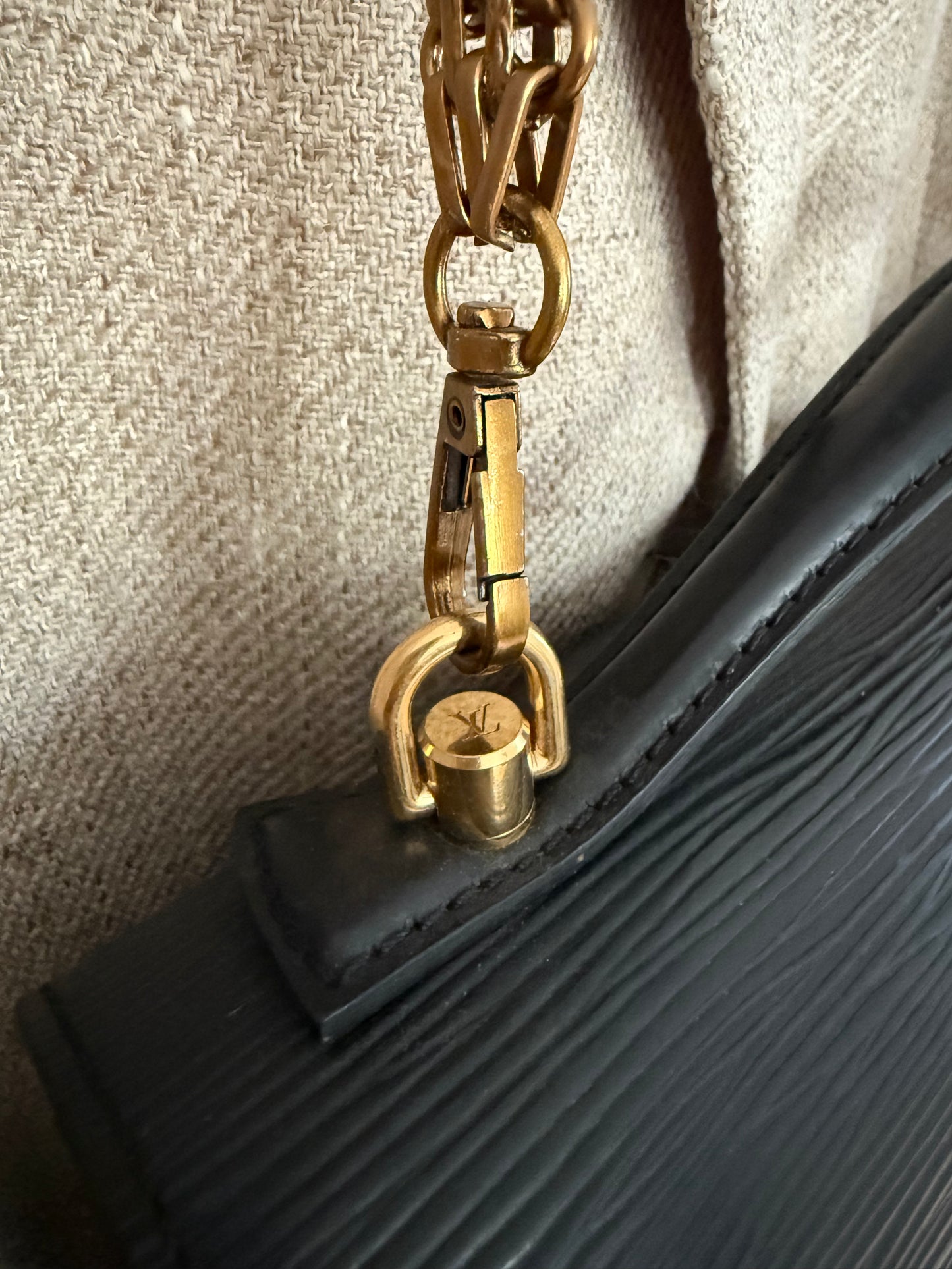 Louis Vuitton Monceau 28
