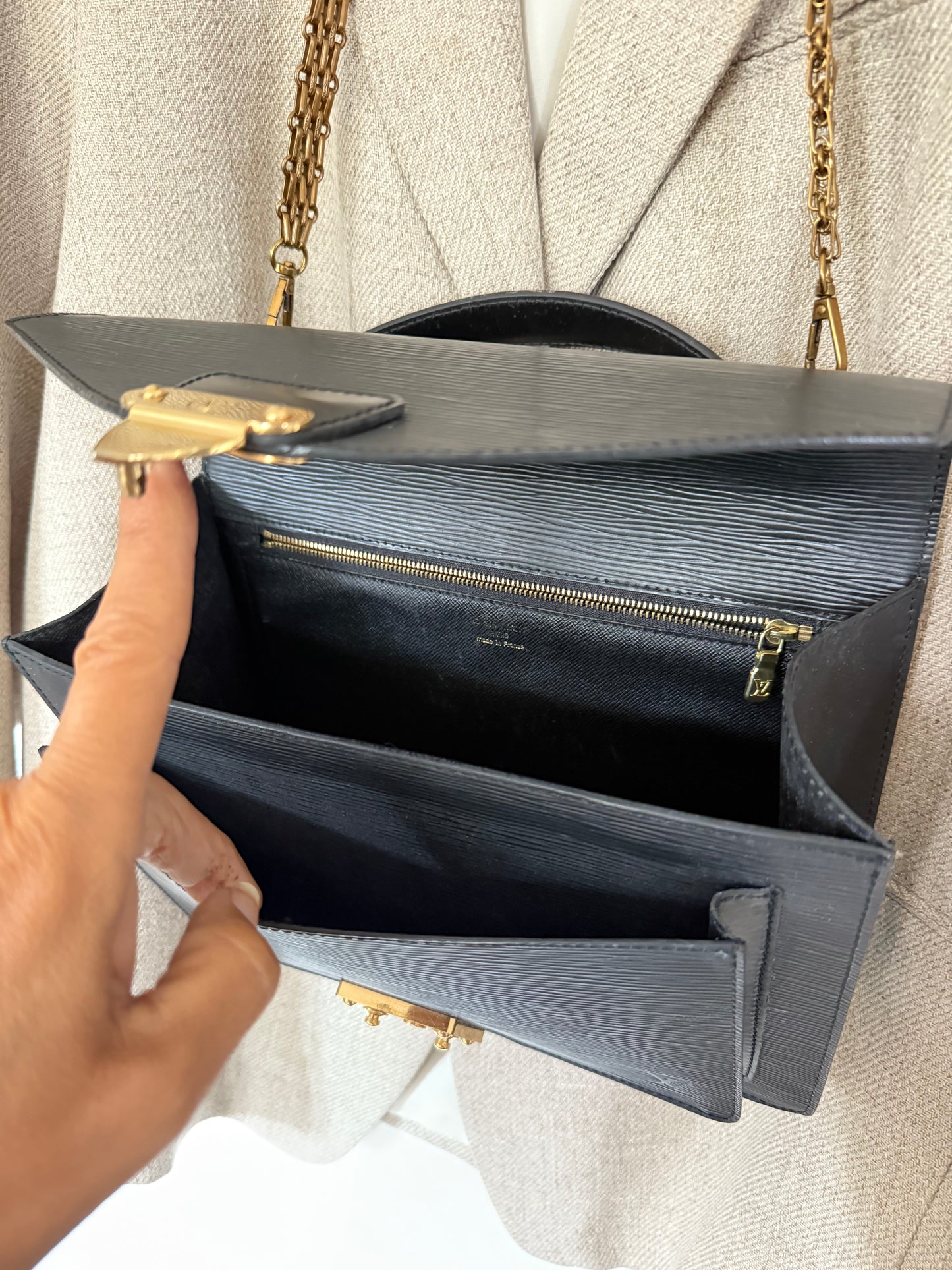 Louis Vuitton Monceau 28
